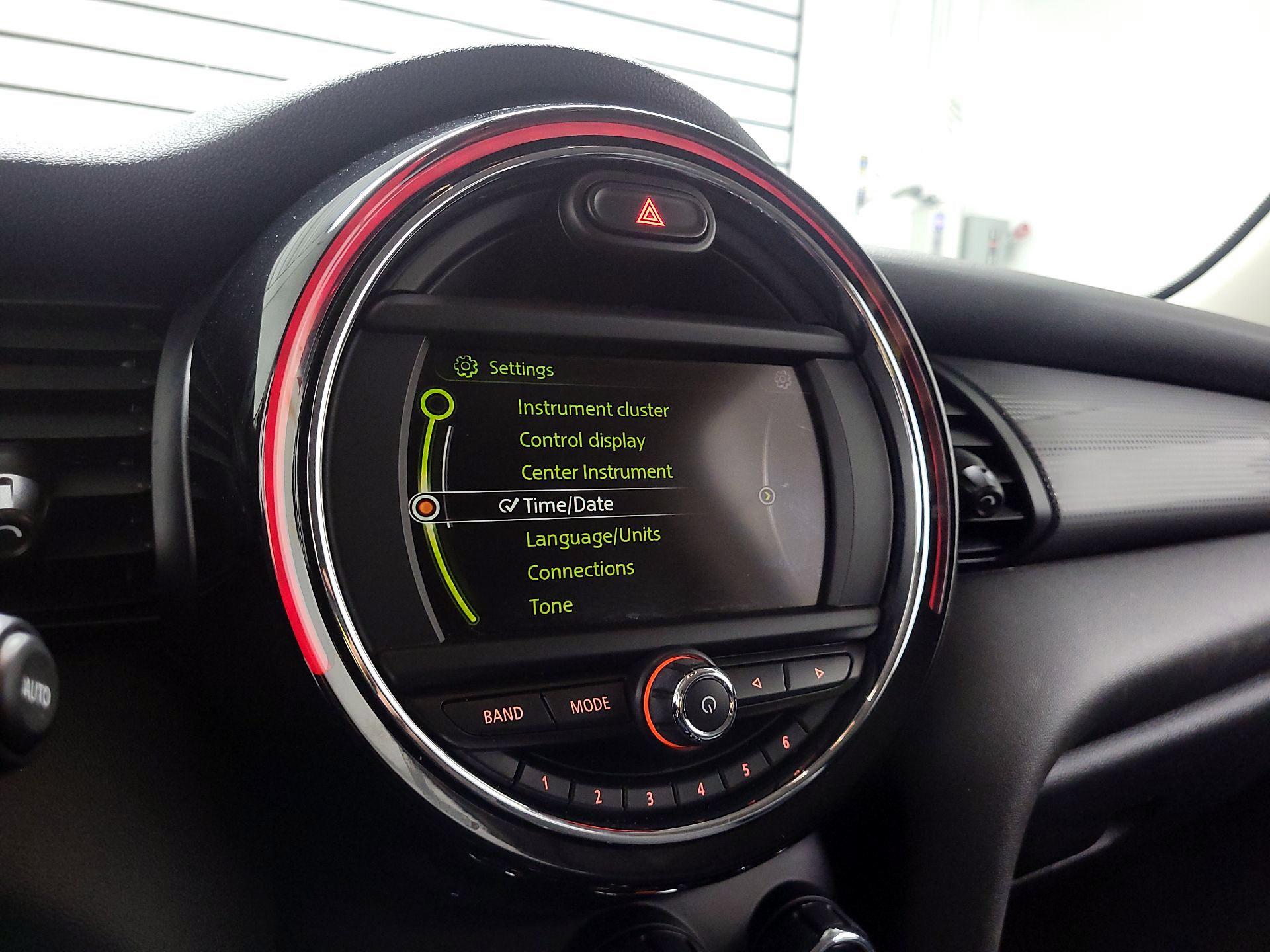 Thumbnail: 2016 MINI Cooper Hardtop - 13