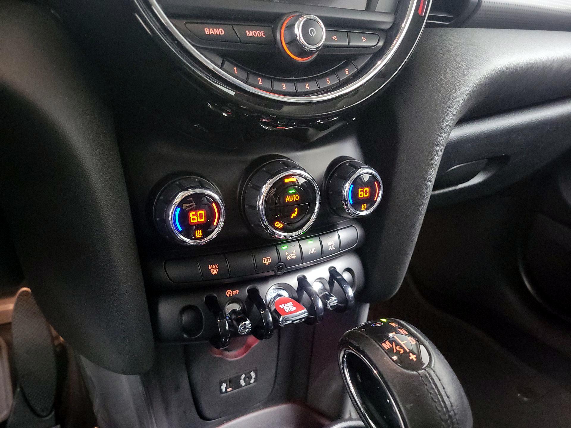 Thumbnail: 2016 MINI Cooper Hardtop - 14