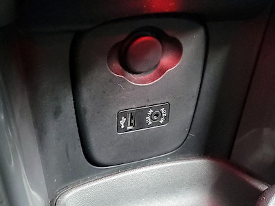 USB/AUX Ports
