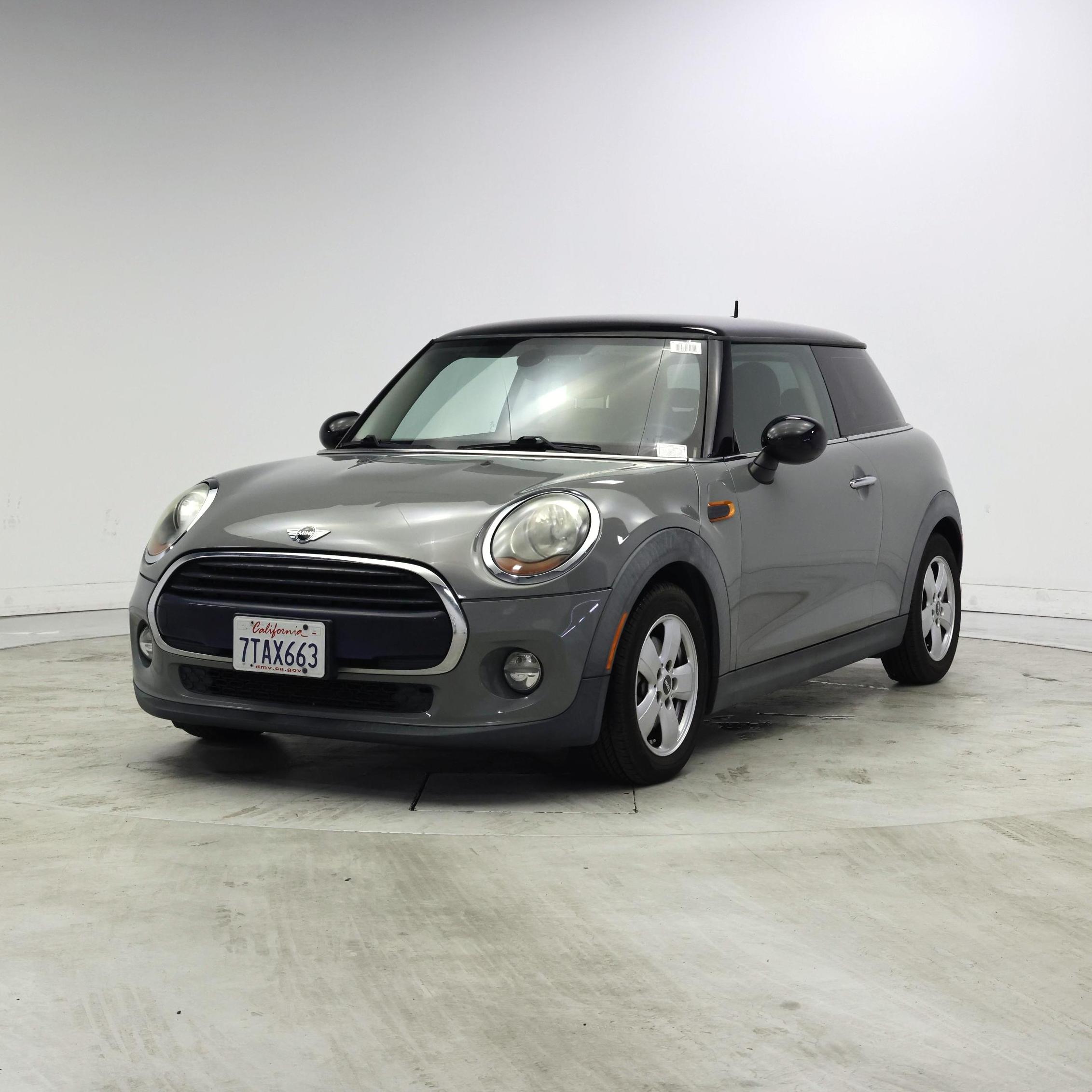 Thumbnail: 2016 MINI Cooper Hardtop - 4