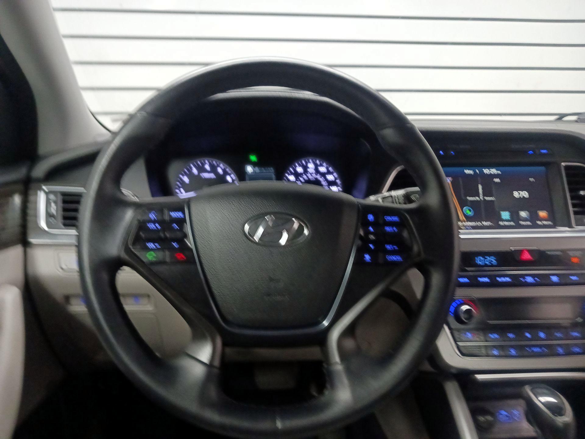 Thumbnail: 2015 Hyundai Sonata - 10