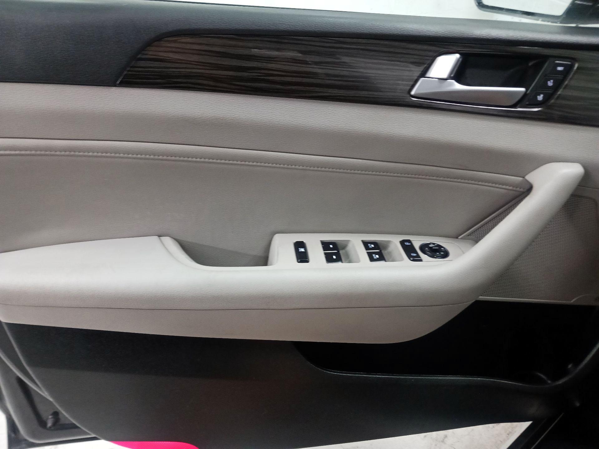 Thumbnail: 2015 Hyundai Sonata - 12