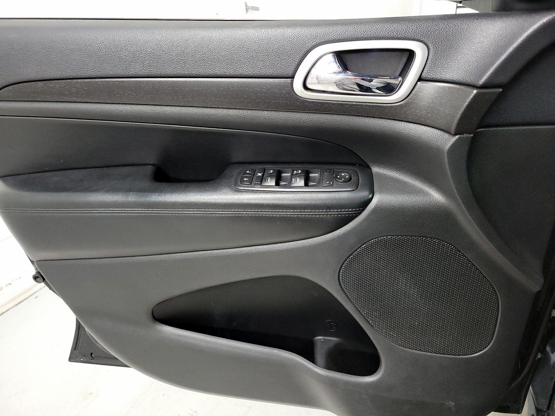 Thumbnail: 2015 Jeep Grand Cherokee - 12