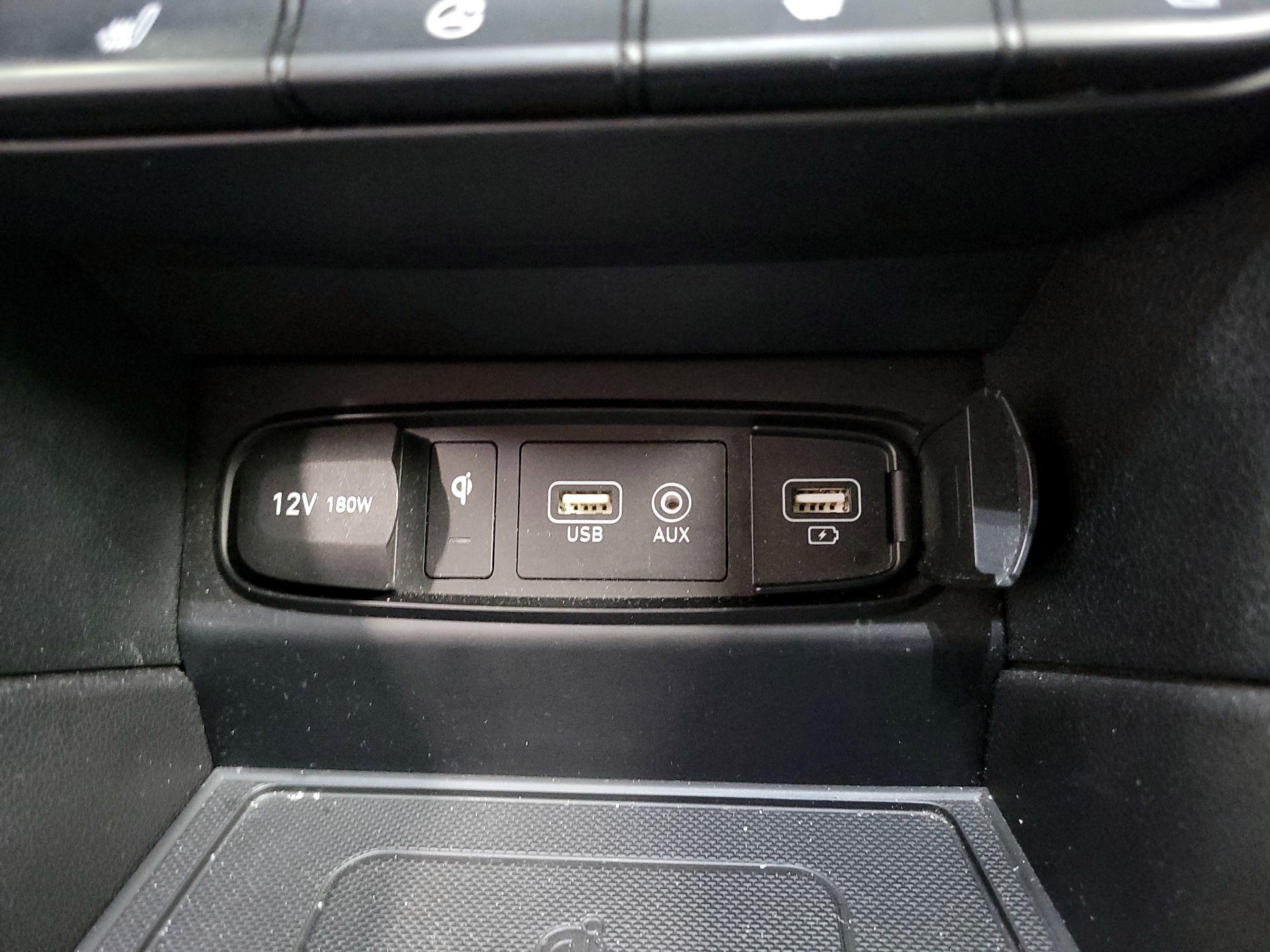 Thumbnail: 2019 Hyundai Santa Fe - 17