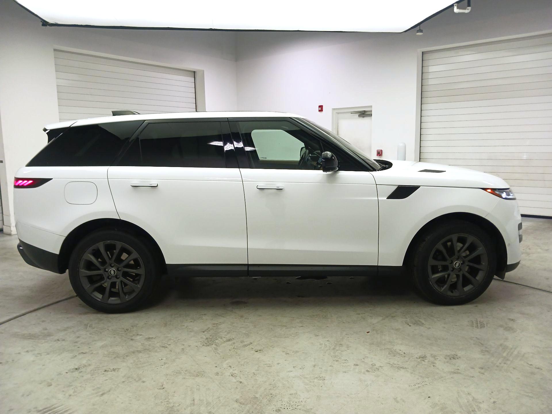 Thumbnail: 2023 Land Rover Range Rover Sport - 4