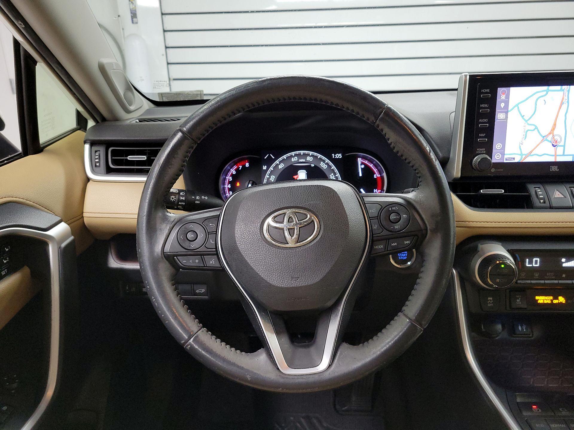 Thumbnail: 2019 Toyota RAV4 - 10