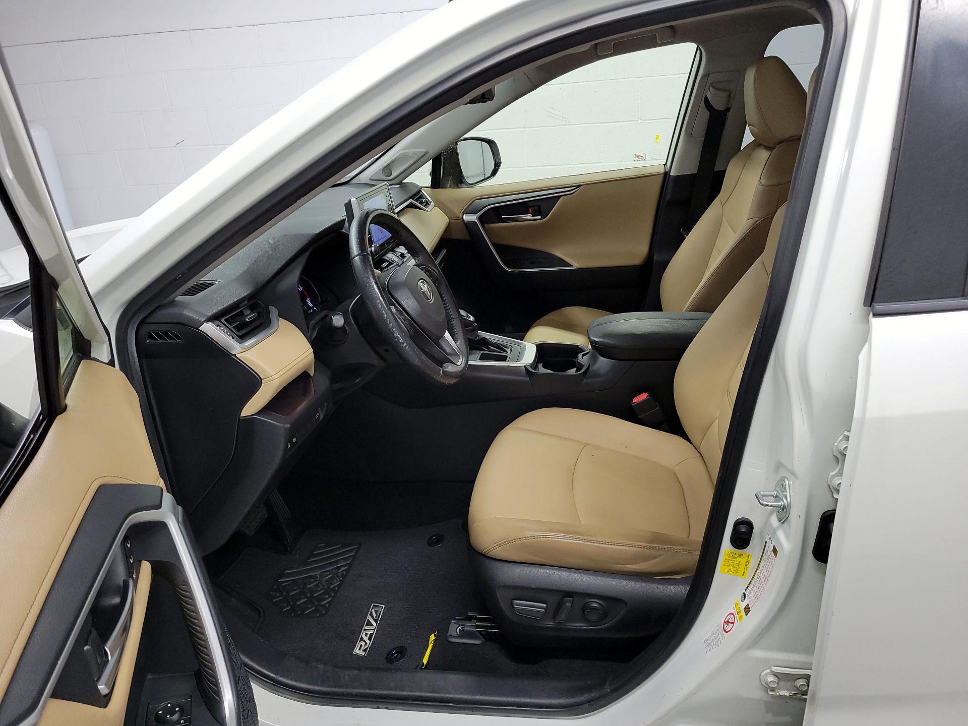 Thumbnail: 2019 Toyota RAV4 - 11
