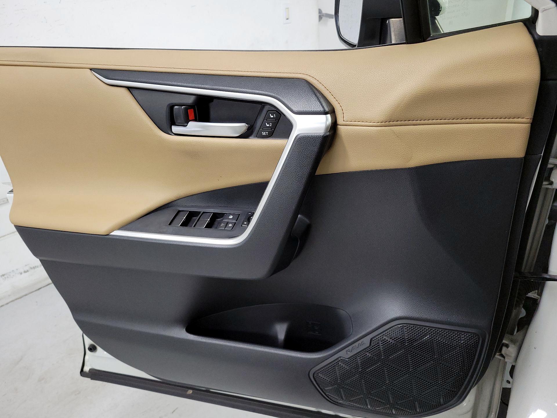Thumbnail: 2019 Toyota RAV4 - 12