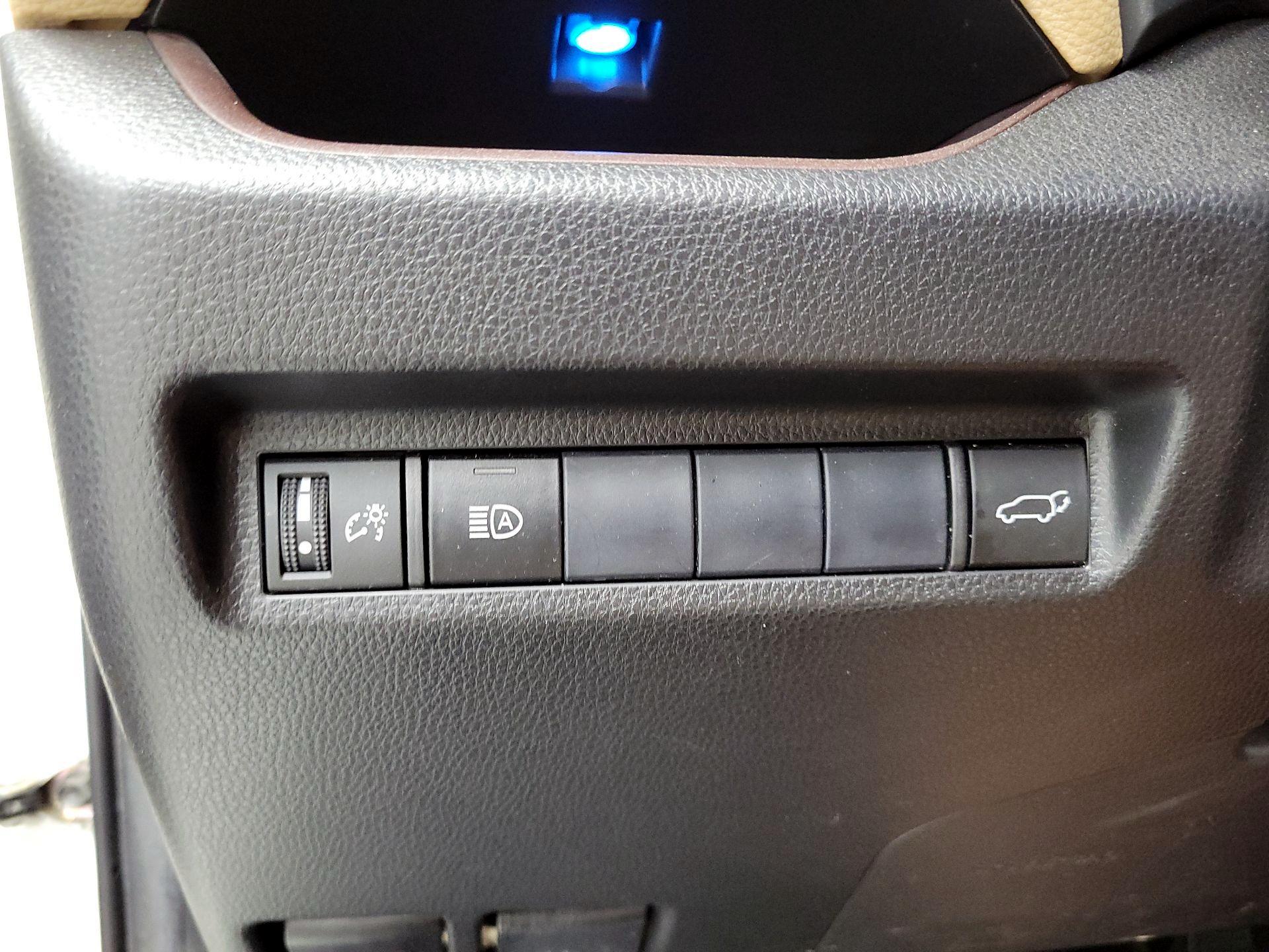 Thumbnail: 2019 Toyota RAV4 - 13