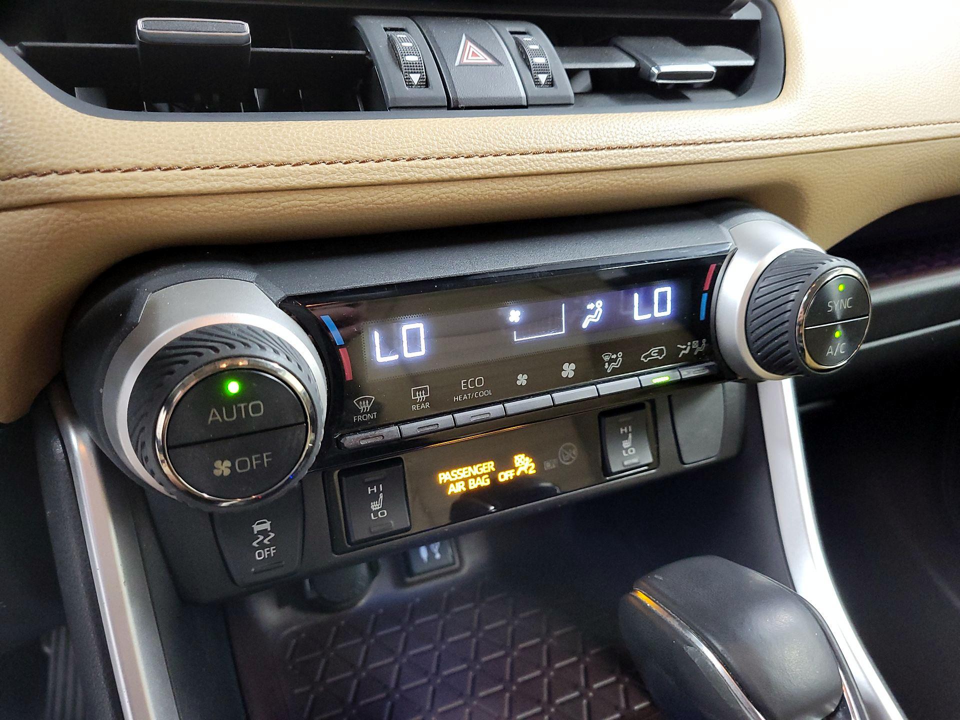 Thumbnail: 2019 Toyota RAV4 - 17