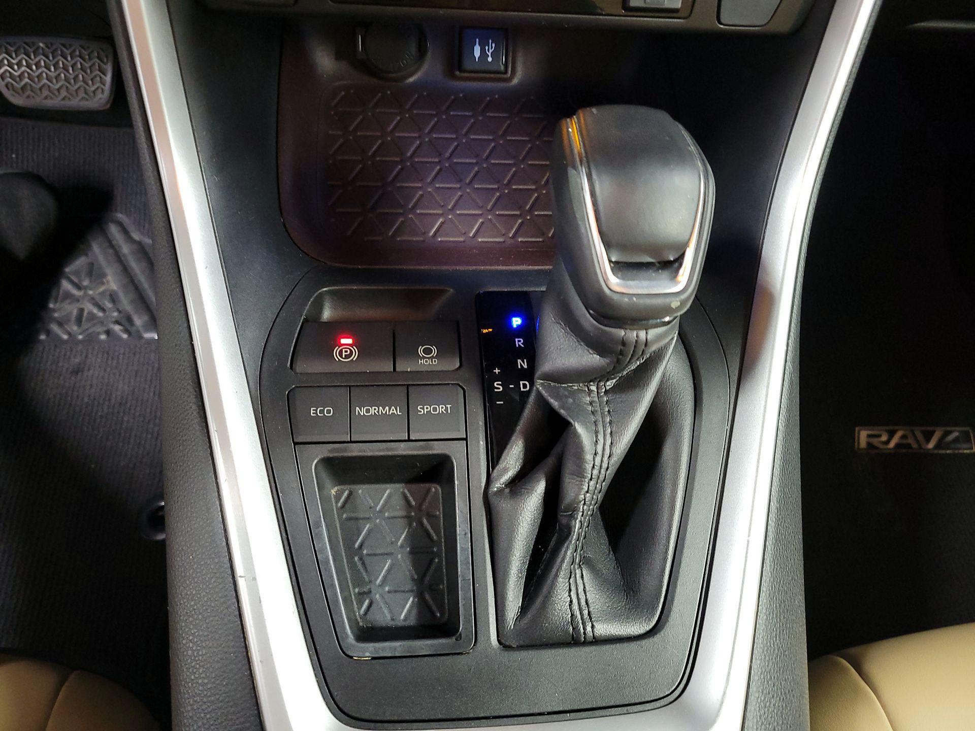 Thumbnail: 2019 Toyota RAV4 - 18