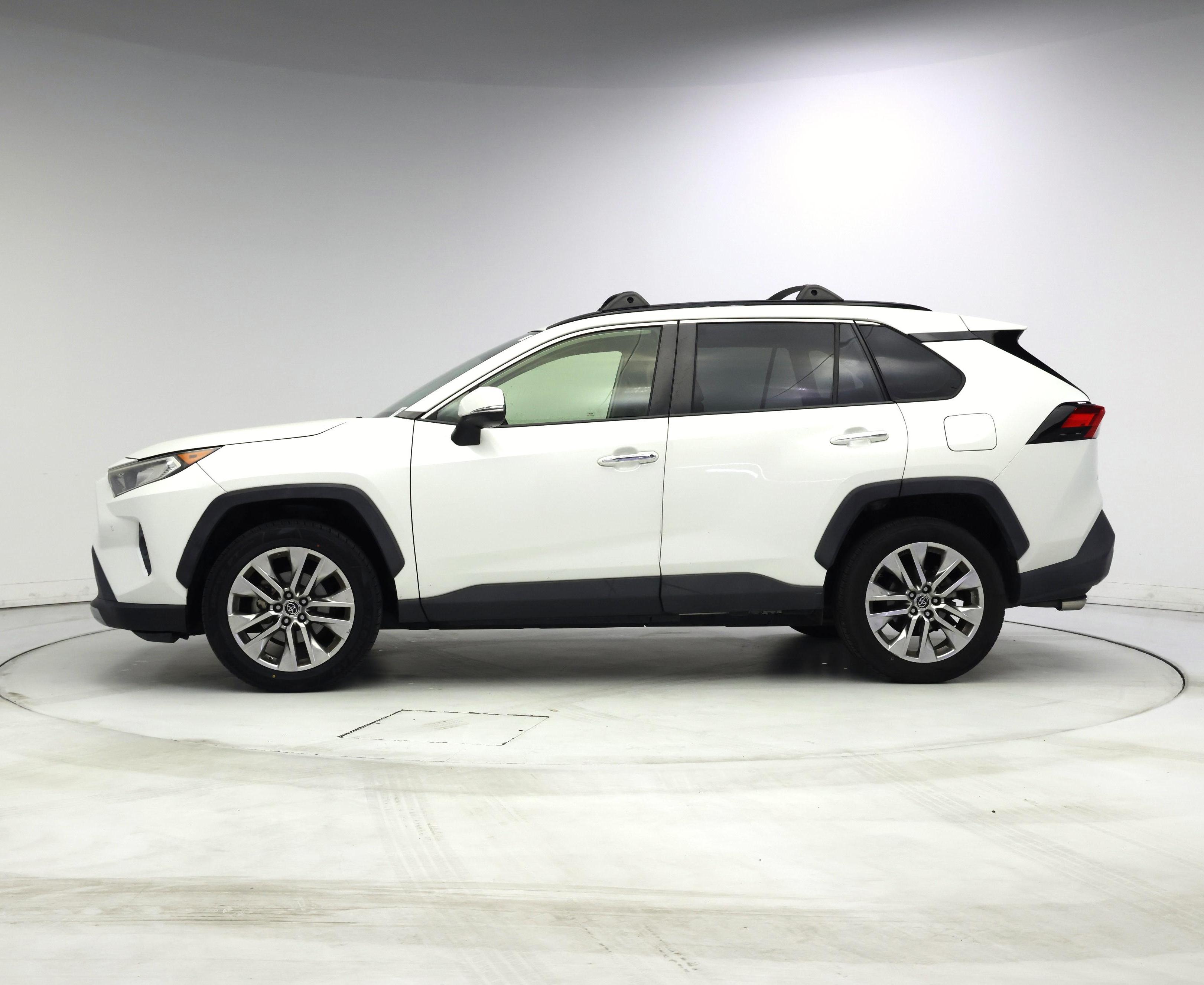 Thumbnail: 2019 Toyota RAV4 - 3