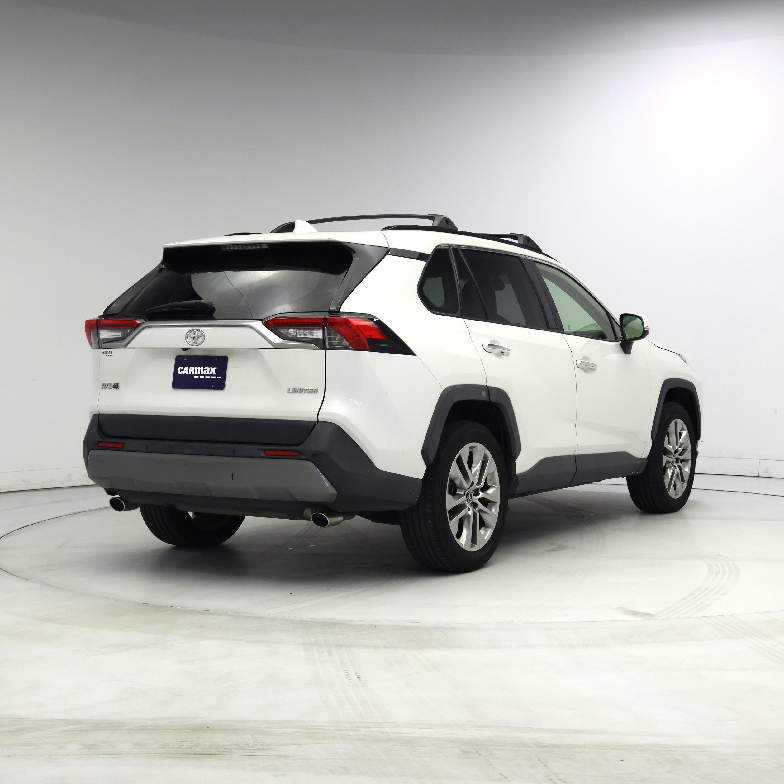 Thumbnail: 2019 Toyota RAV4 - 8