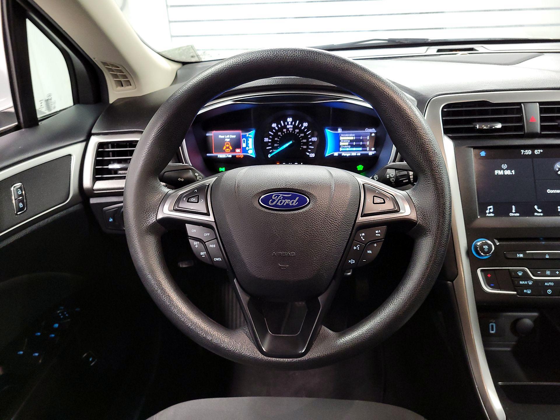 Thumbnail: 2017 Ford Fusion - 10