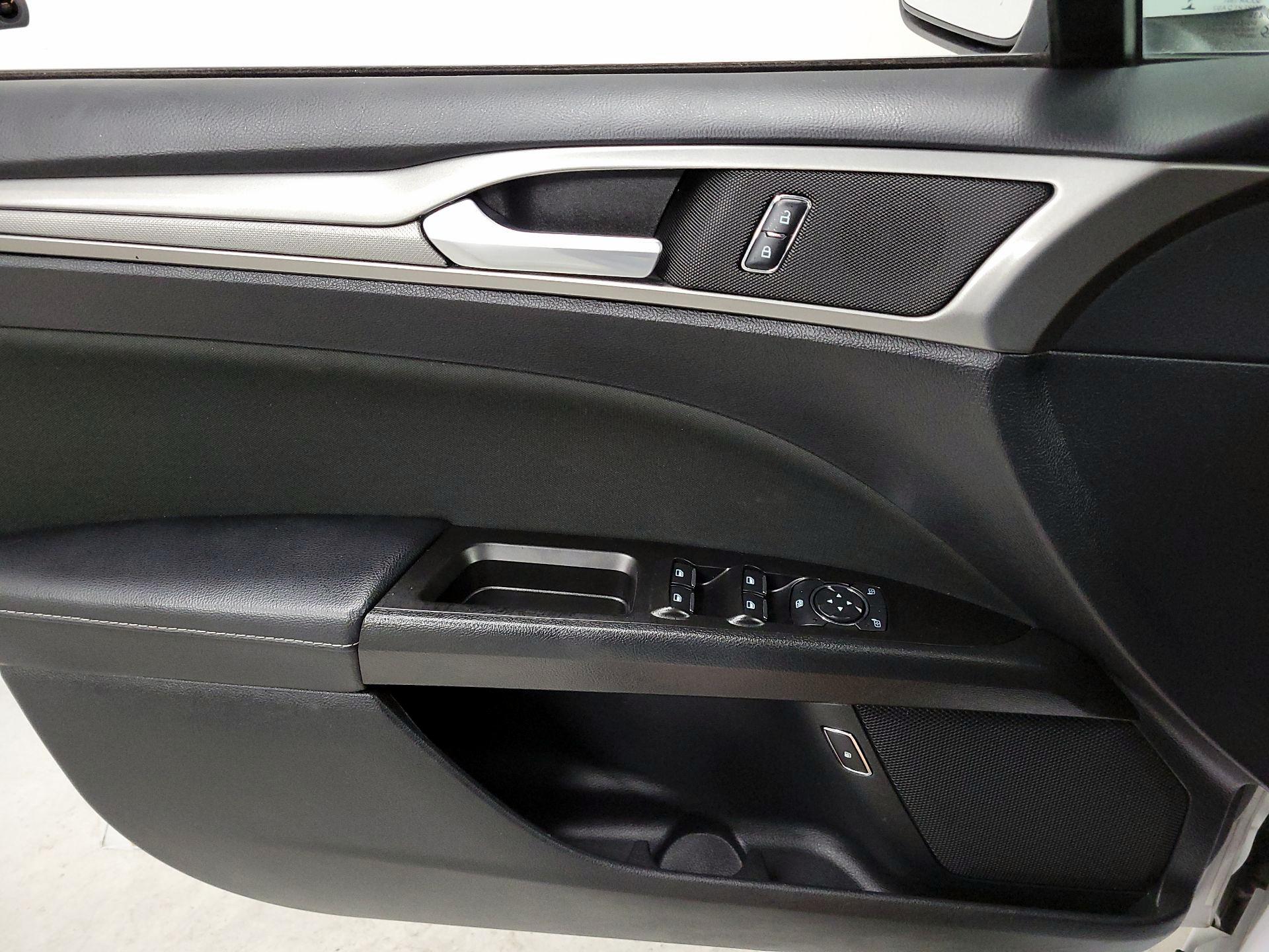 Thumbnail: 2017 Ford Fusion - 12