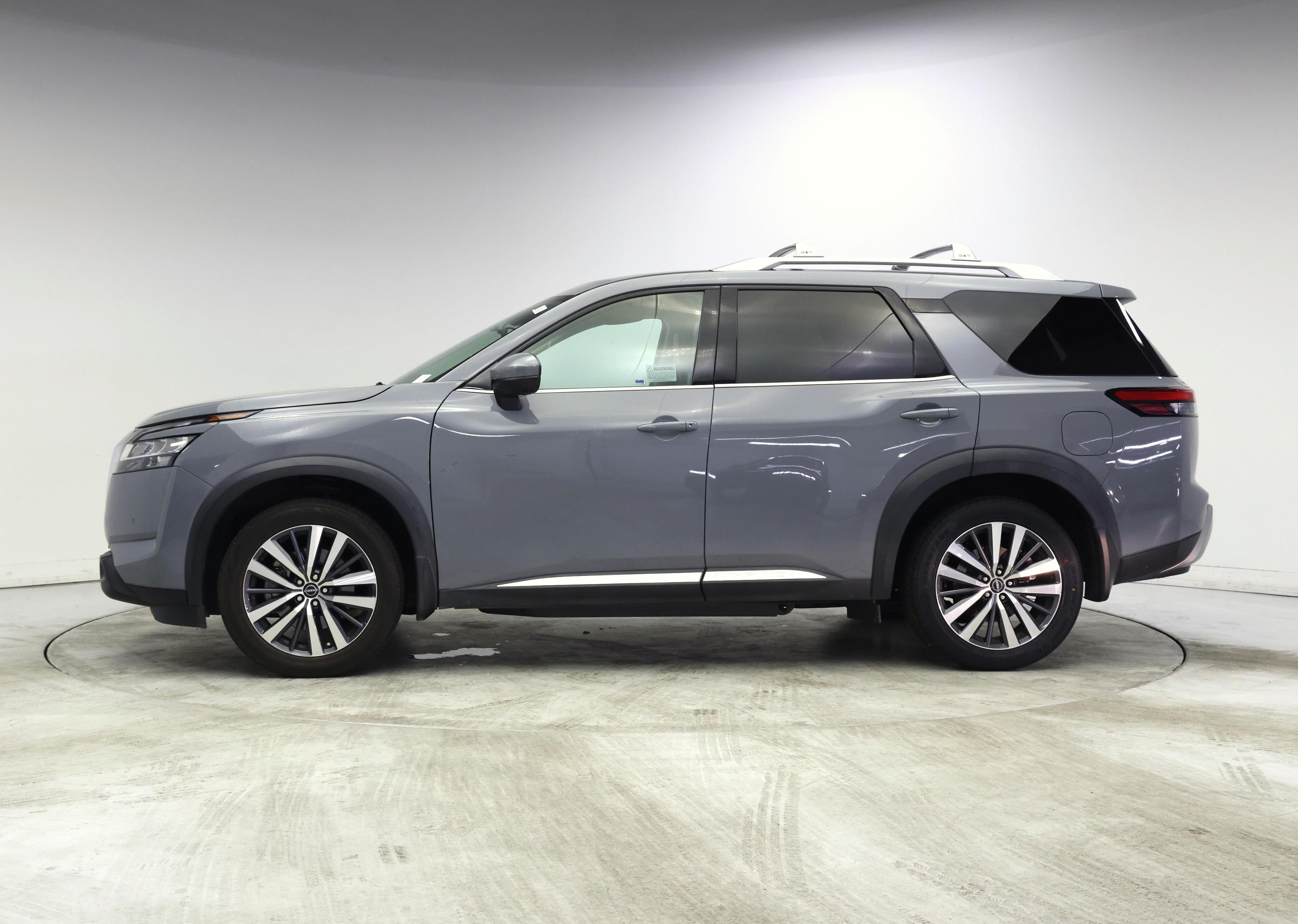 Thumbnail: 2022 Nissan Pathfinder - 3