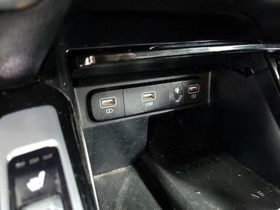 USB/AUX Ports