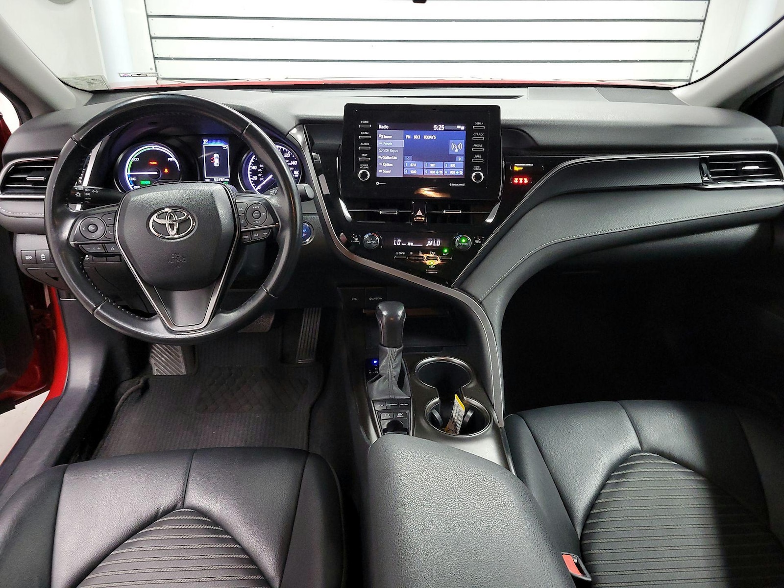 2023 Toyota Camry SE - Photo 10