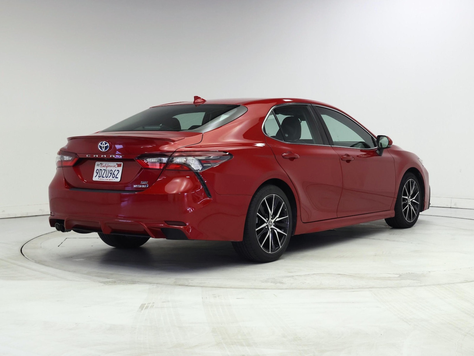 2023 Toyota Camry SE - Photo 9