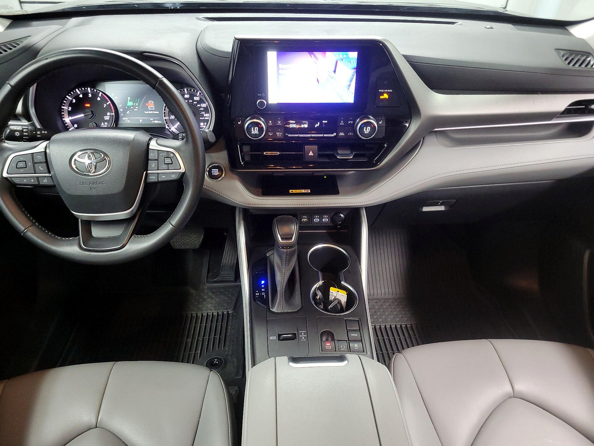 Thumbnail: 2023 Toyota Highlander - 9