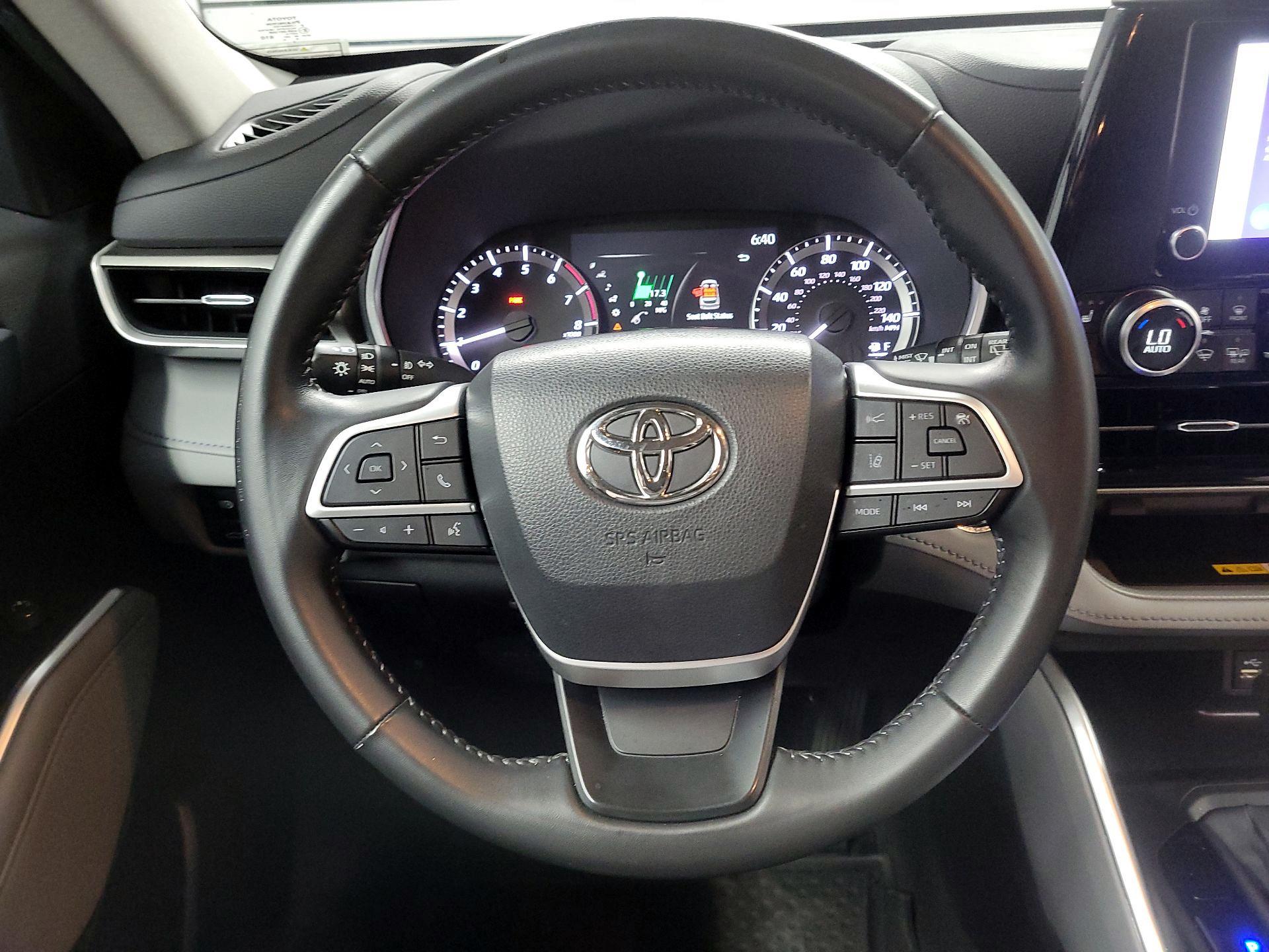 Thumbnail: 2023 Toyota Highlander - 10