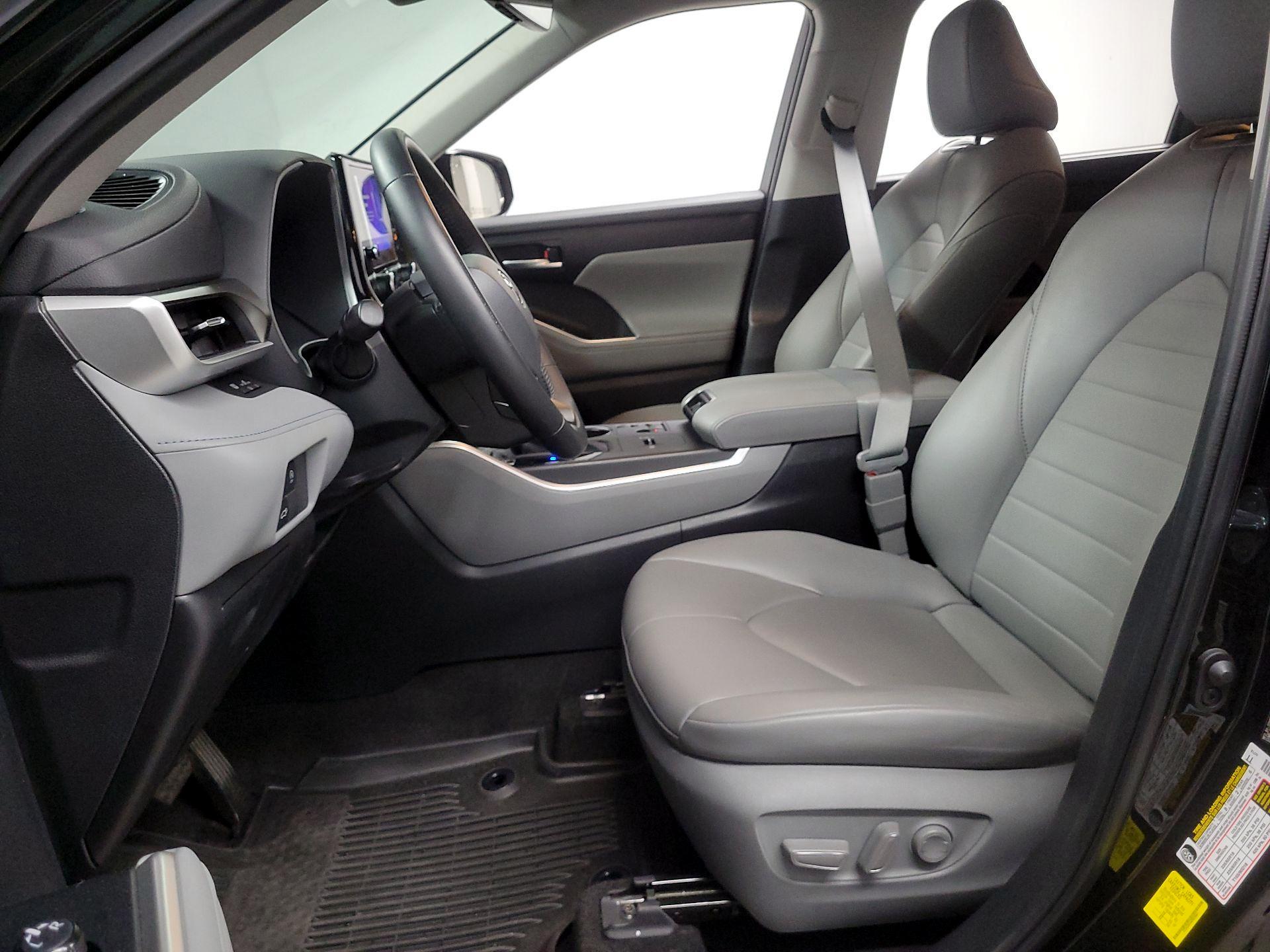 Thumbnail: 2023 Toyota Highlander - 11