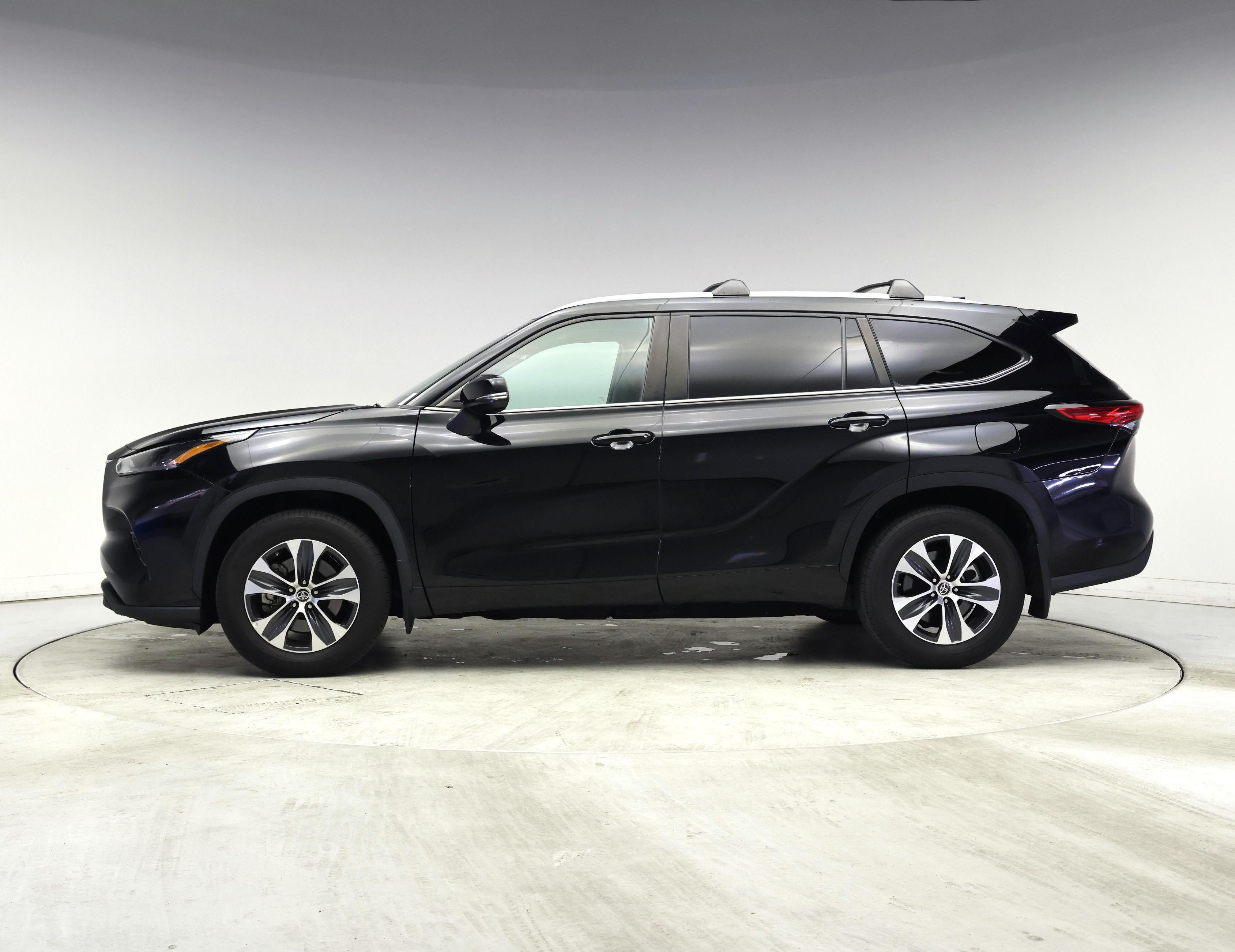 Thumbnail: 2023 Toyota Highlander - 3