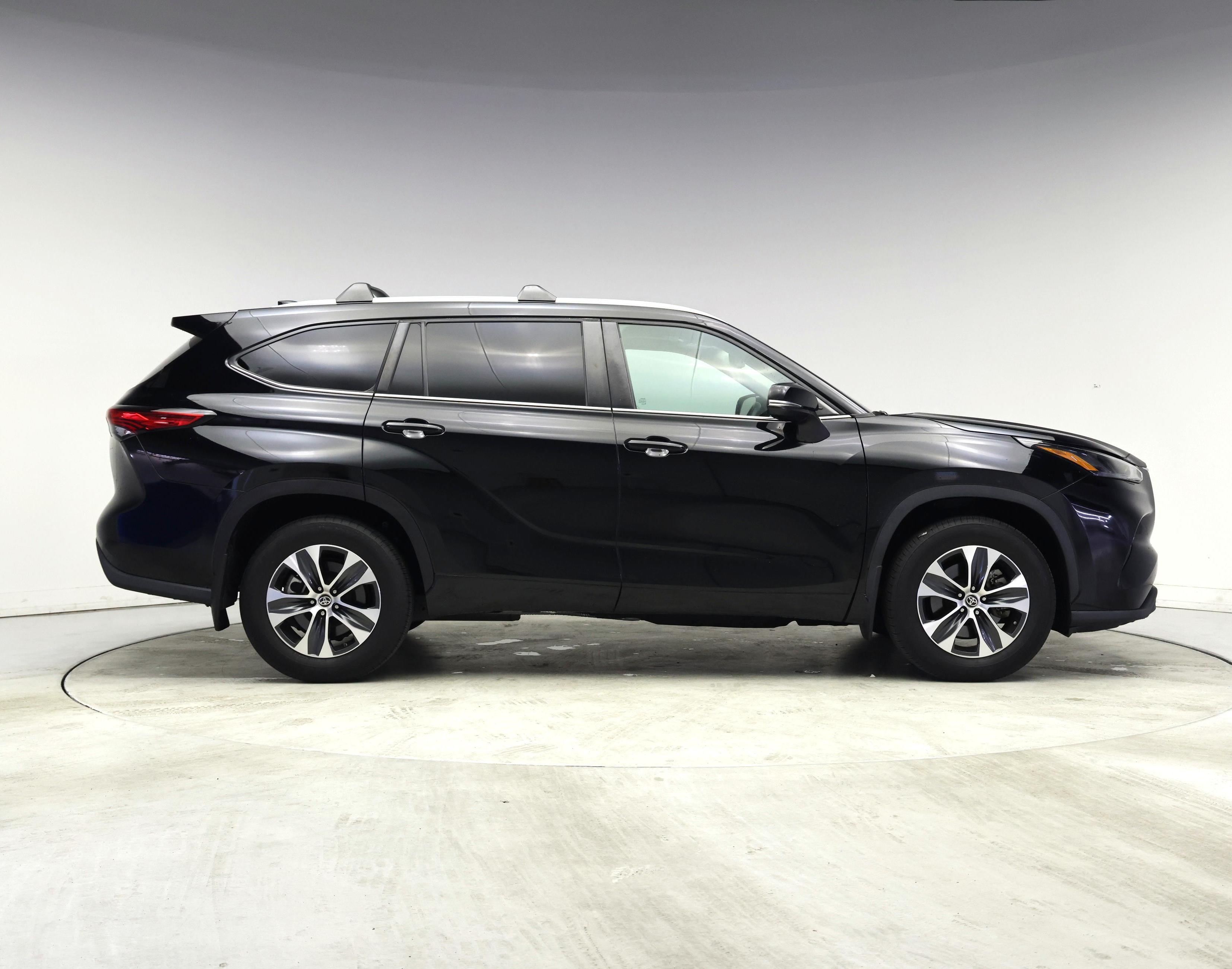 Thumbnail: 2023 Toyota Highlander - 7