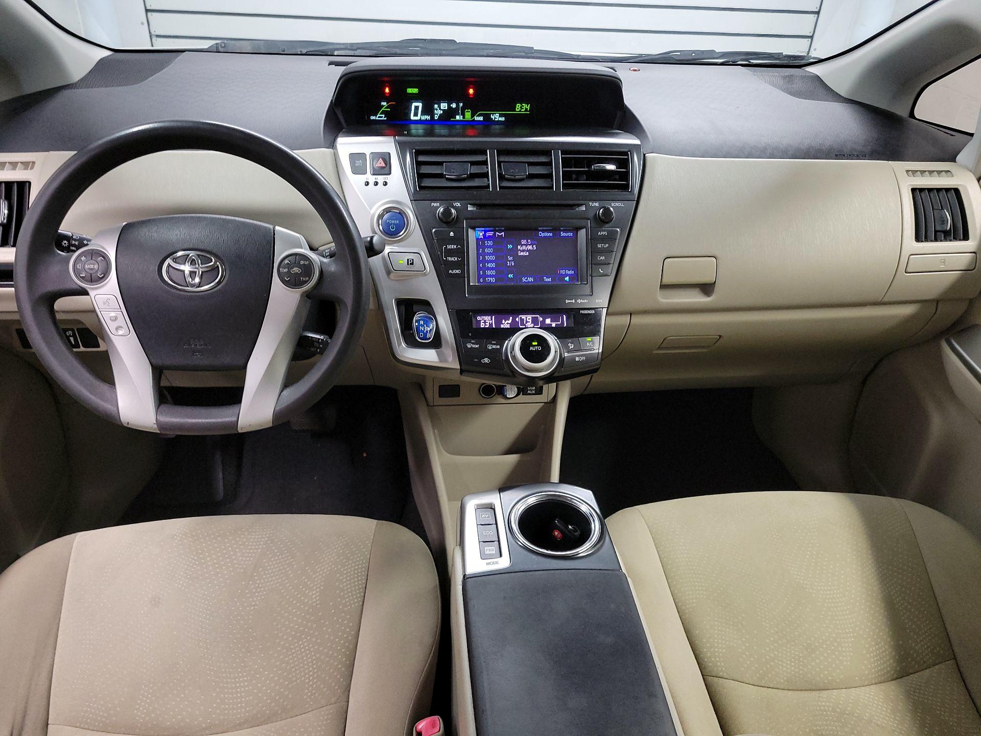 Thumbnail: 2014 Toyota Prius v - 9