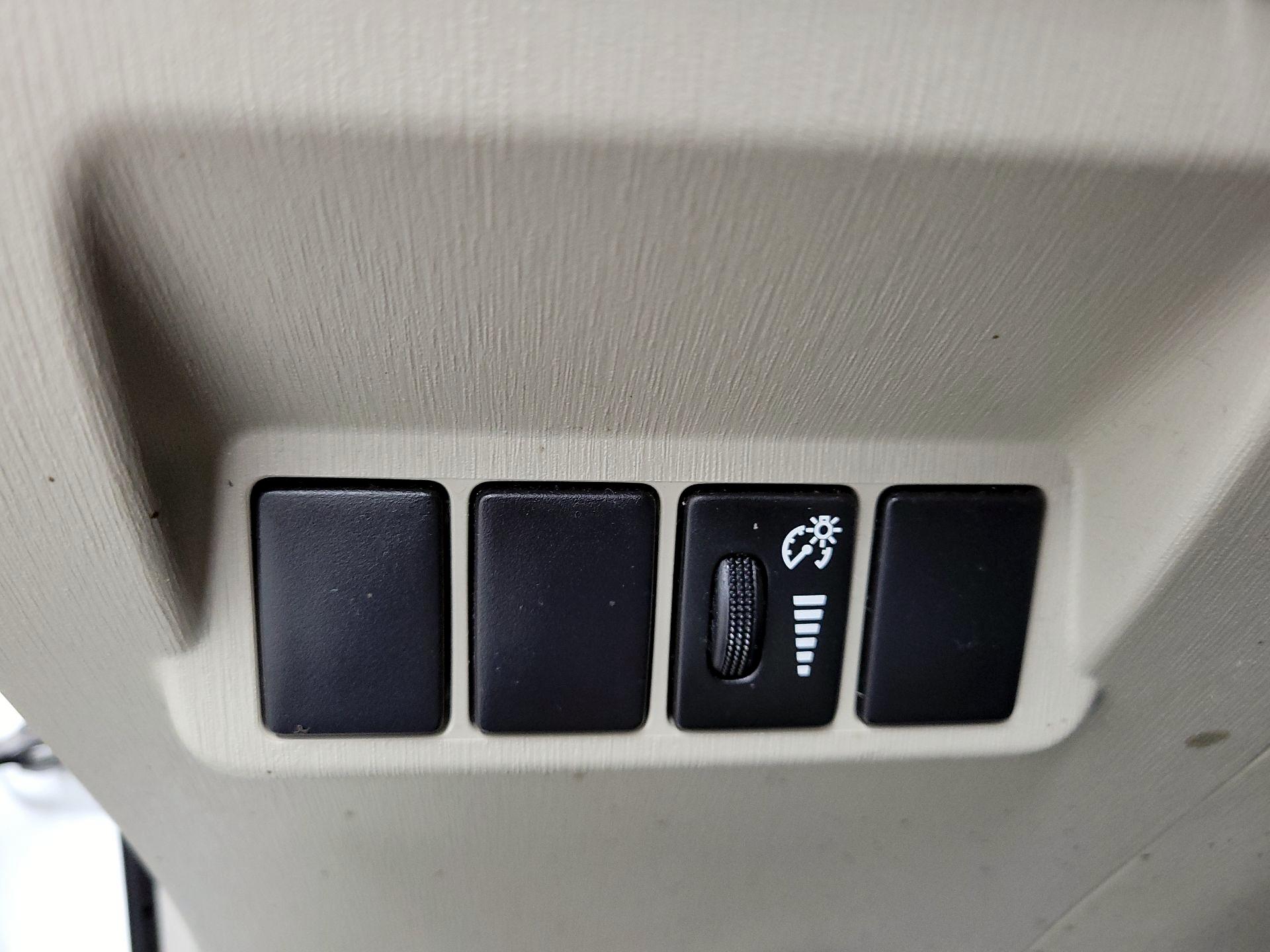 Thumbnail: 2014 Toyota Prius v - 13