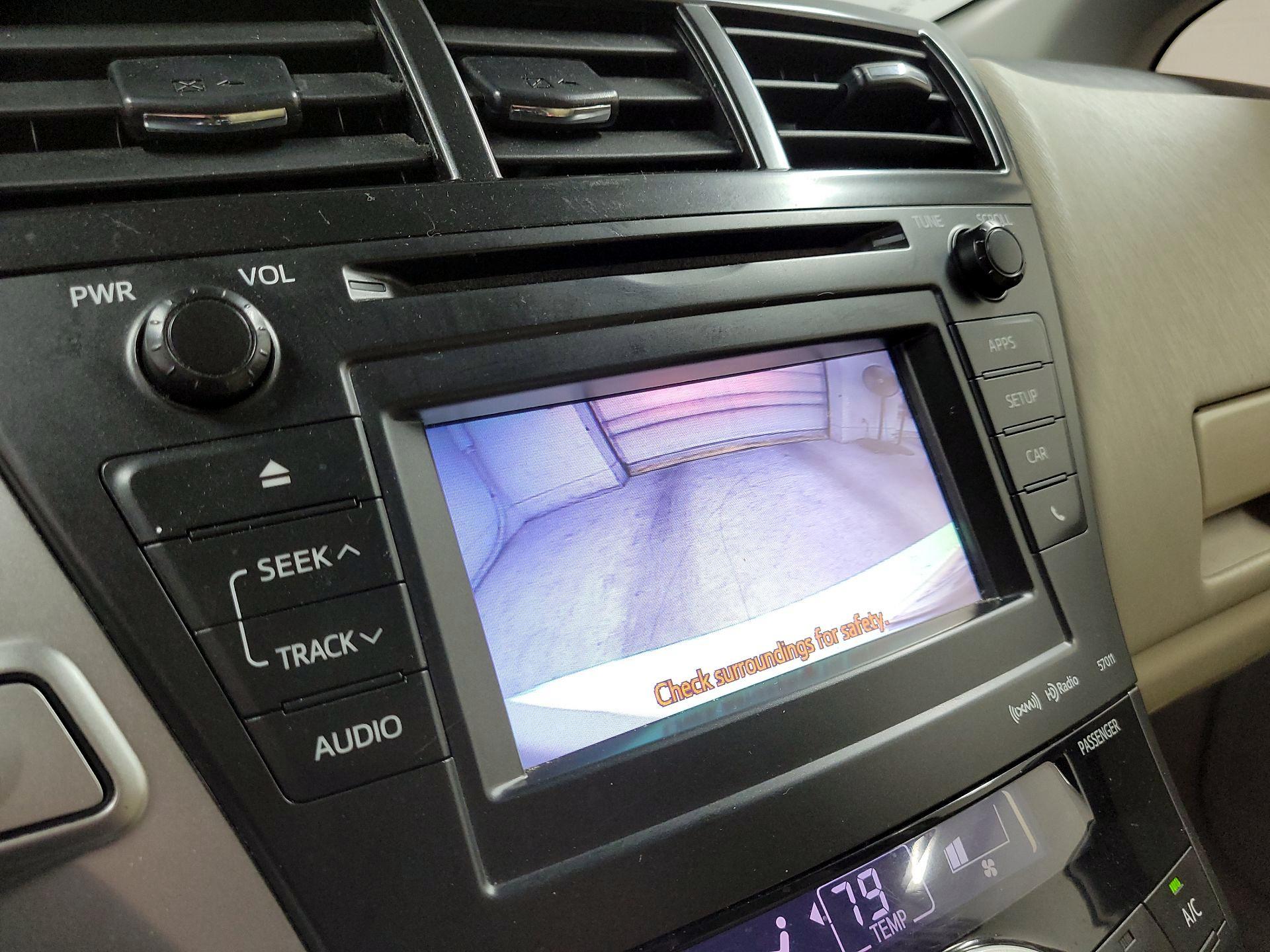 Thumbnail: 2014 Toyota Prius v - 14
