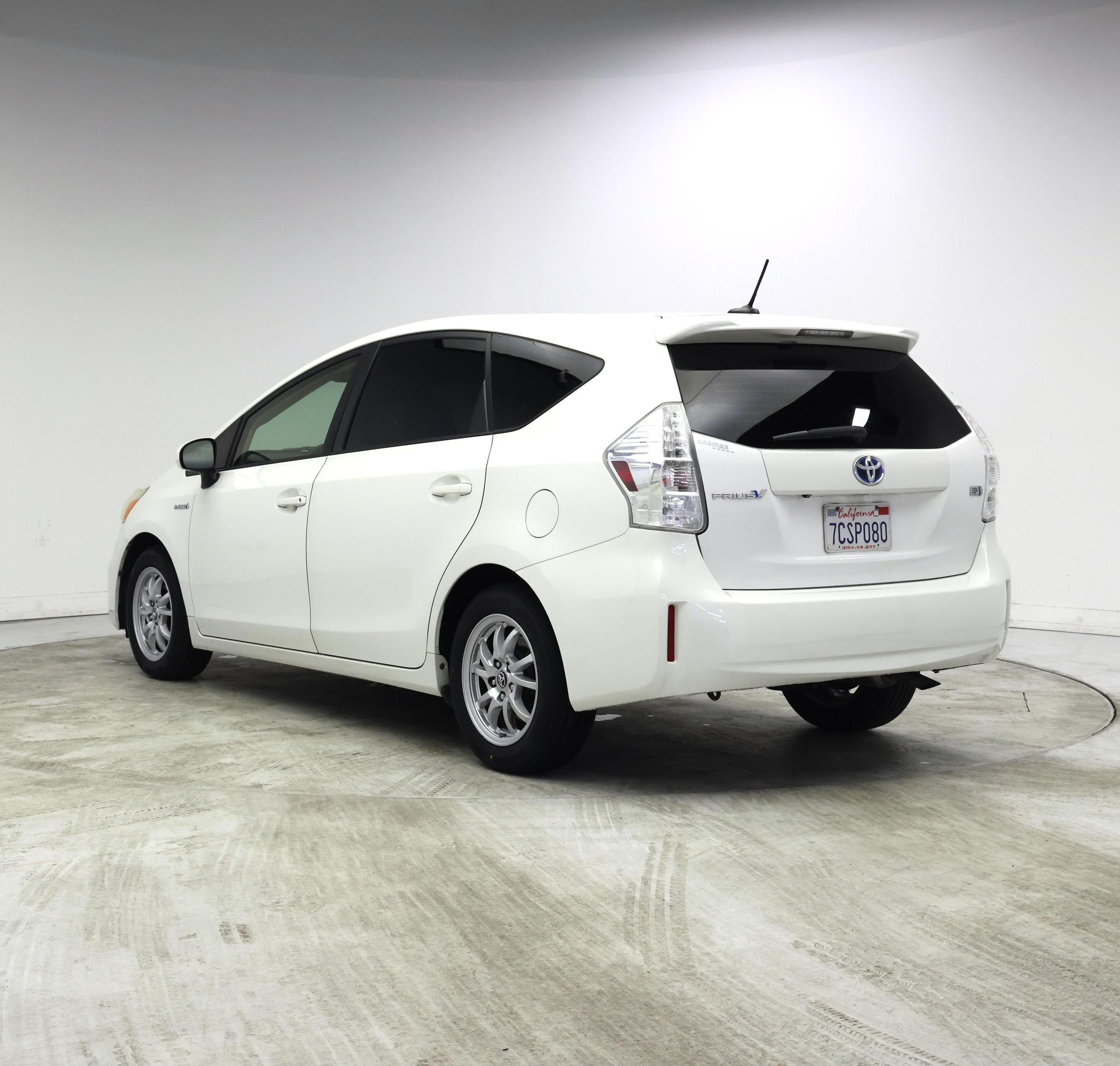 Thumbnail: 2014 Toyota Prius v - 2