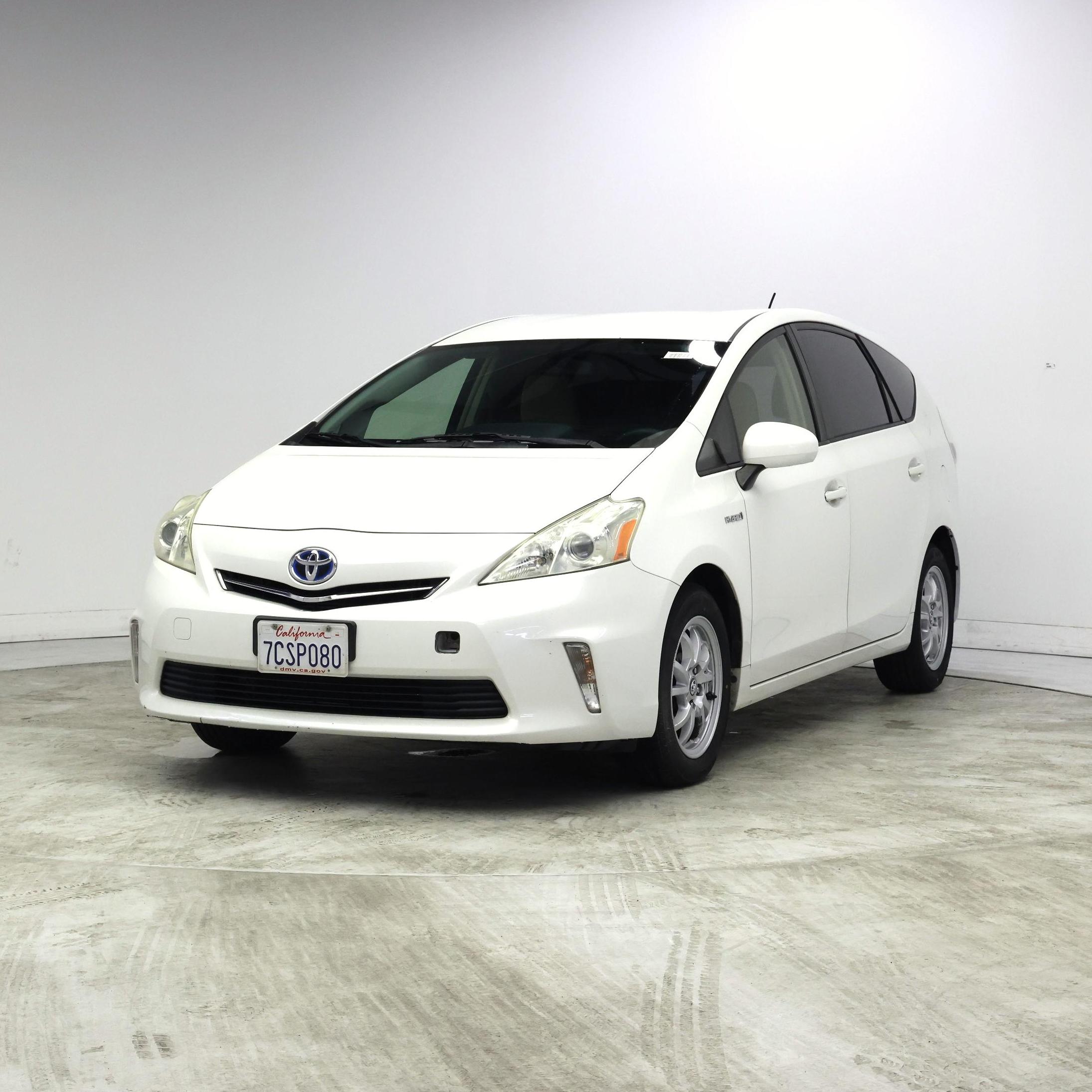 Thumbnail: 2014 Toyota Prius v - 4