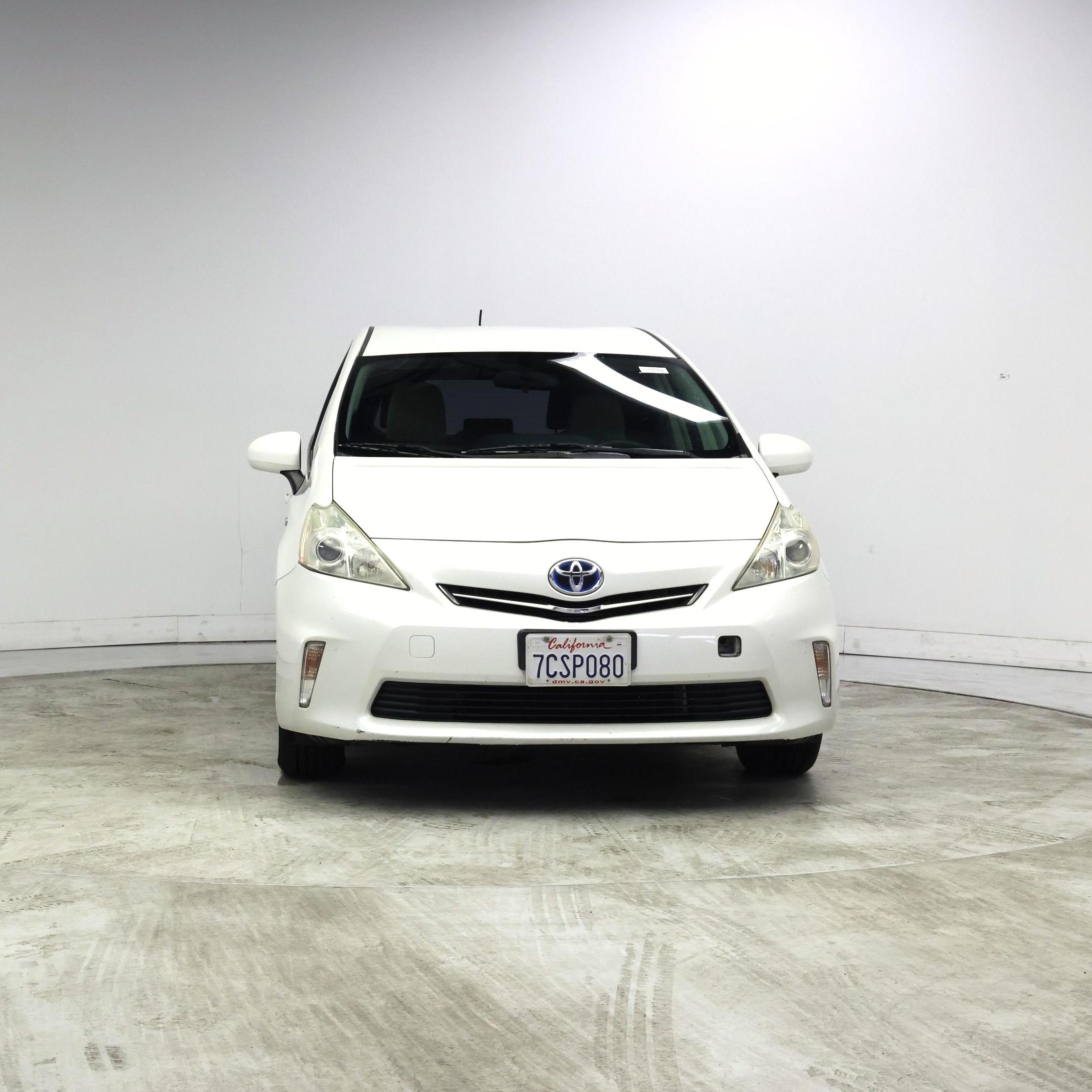 Thumbnail: 2014 Toyota Prius v - 5