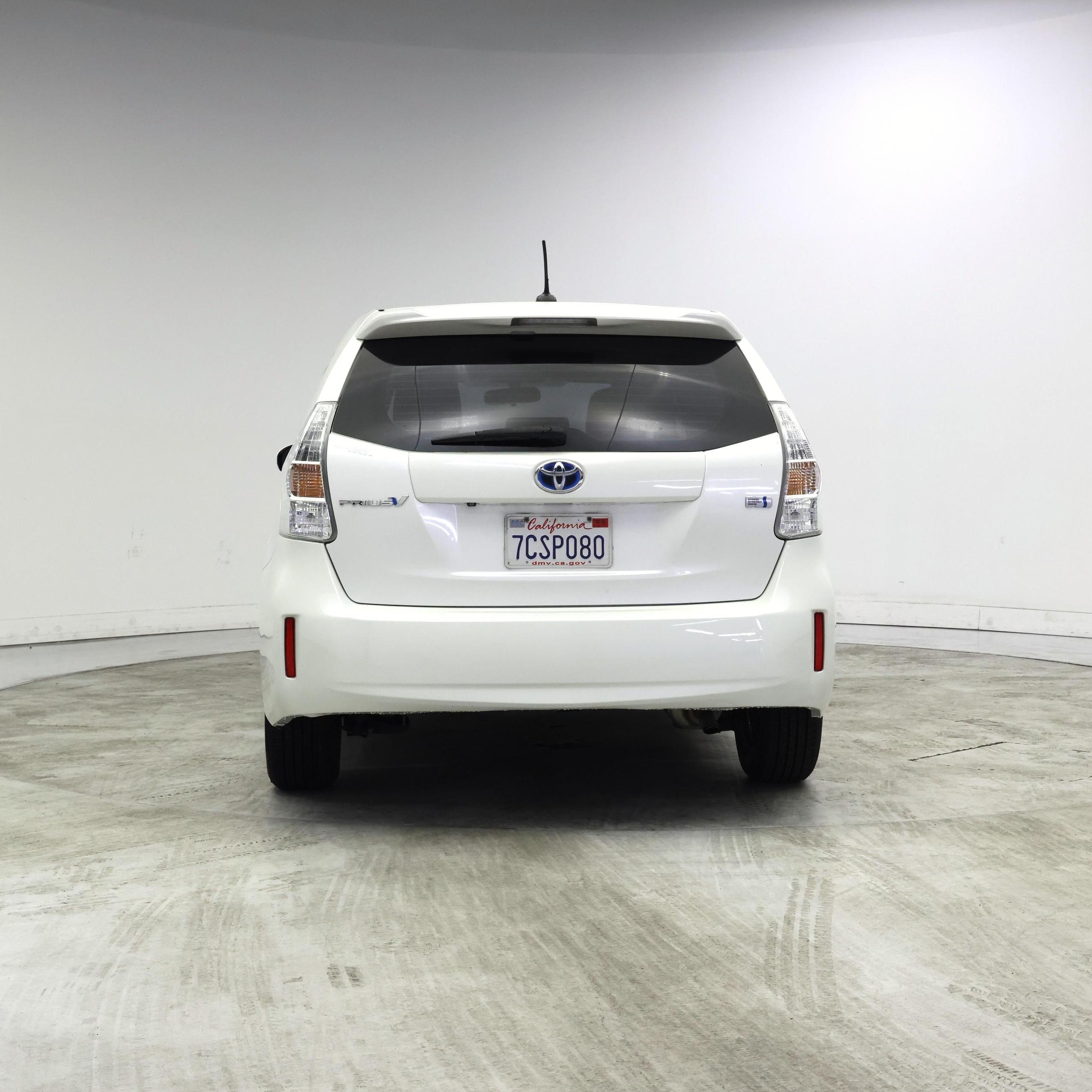 Thumbnail: 2014 Toyota Prius v - 6