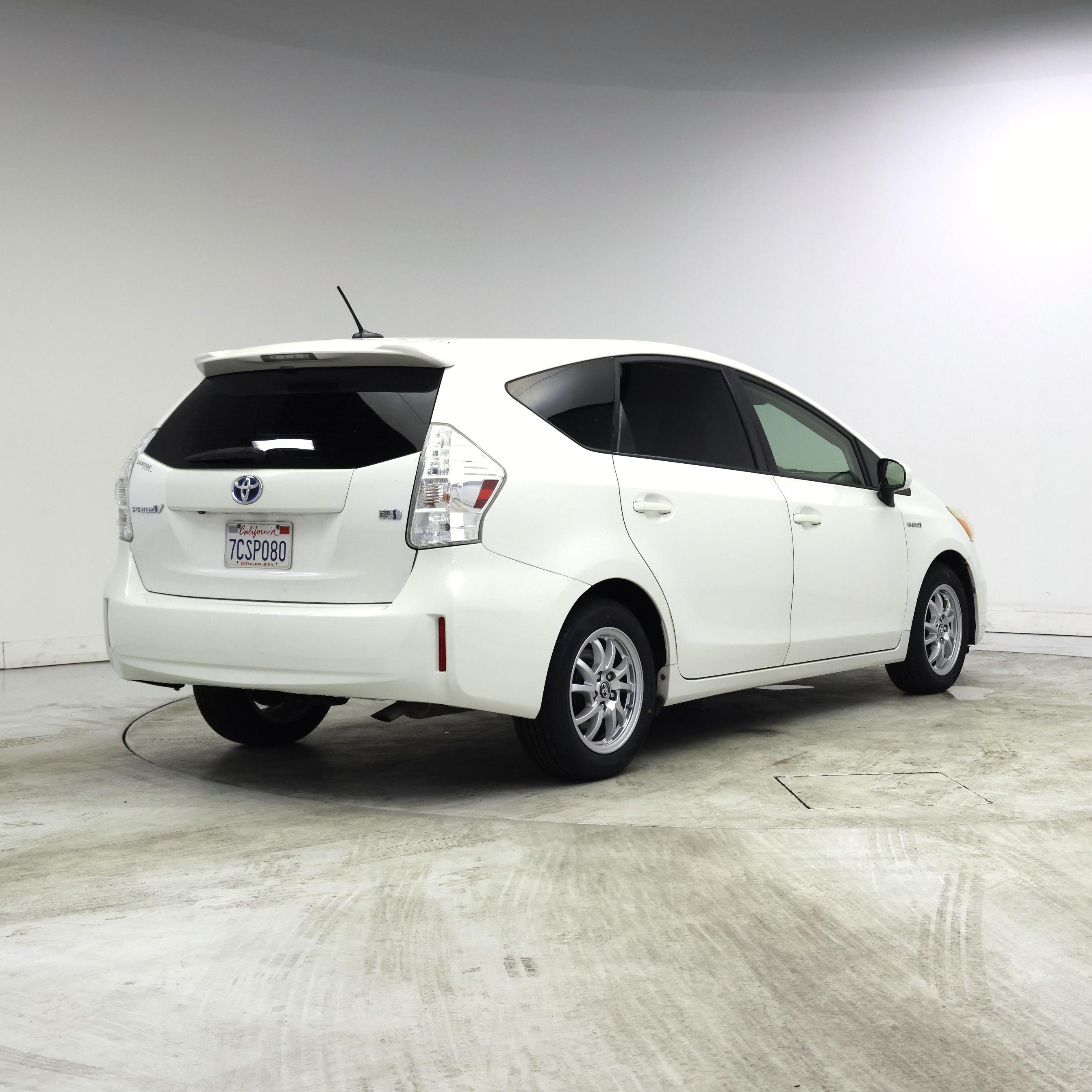 Thumbnail: 2014 Toyota Prius v - 8