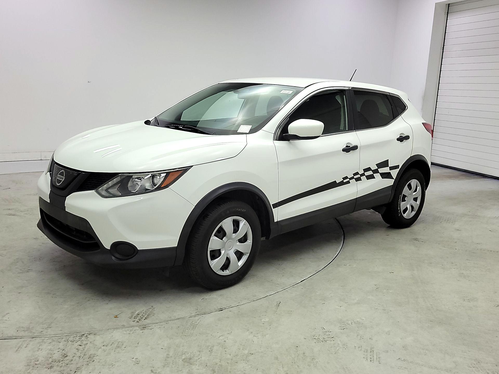 Thumbnail: 2018 Nissan Rogue Sport - 3