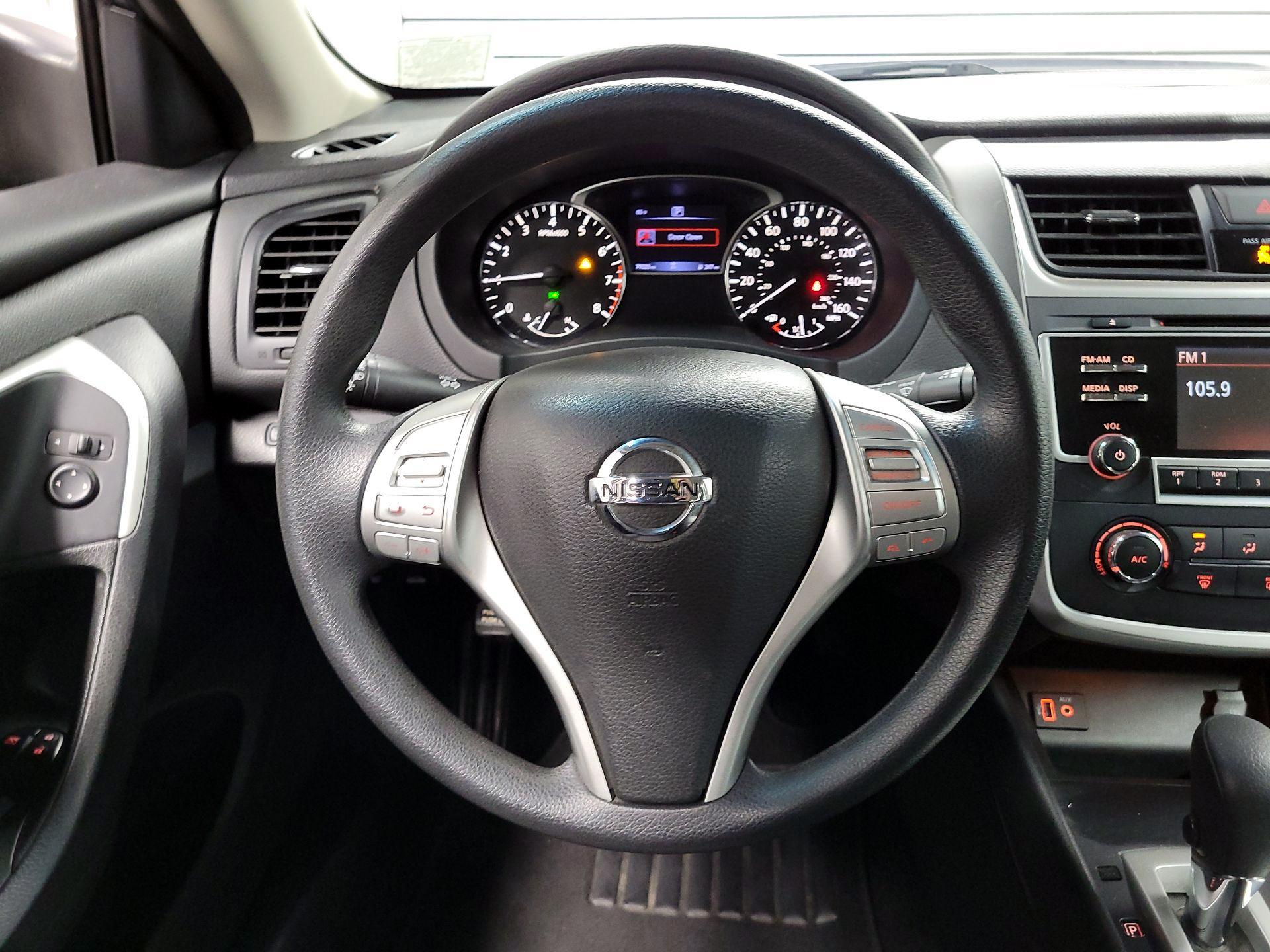 Thumbnail: 2018 Nissan Altima - 10