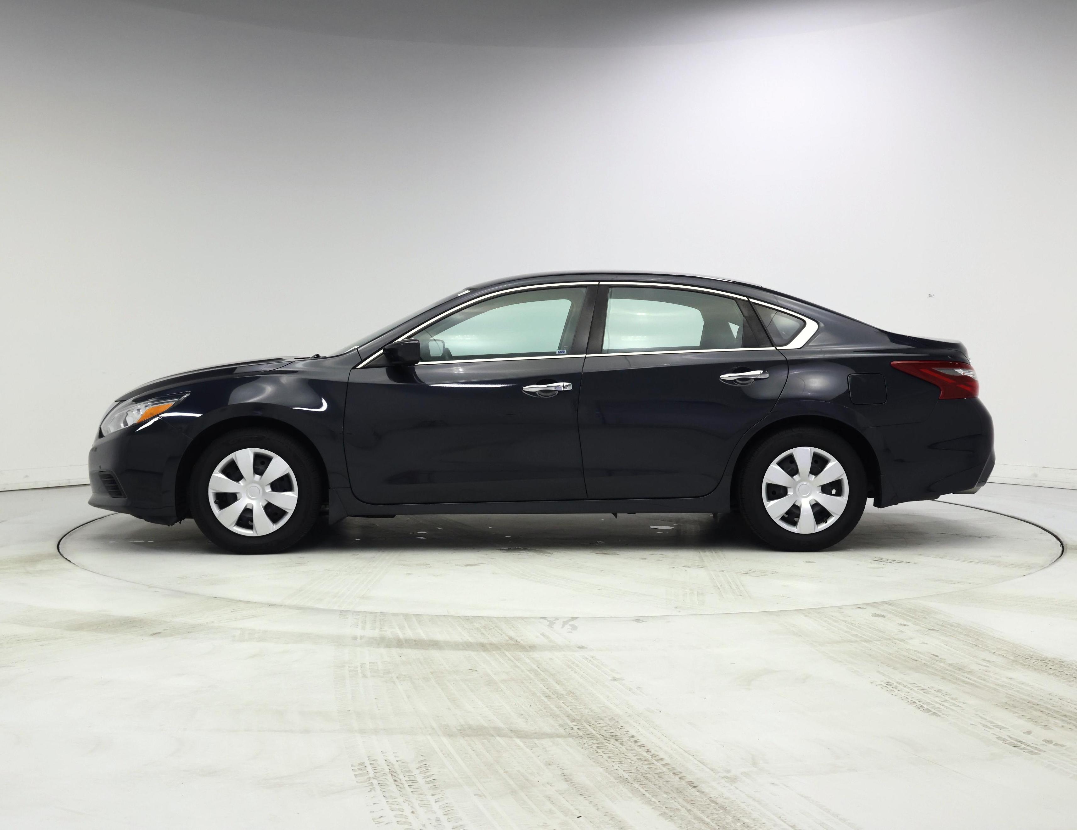 Thumbnail: 2018 Nissan Altima - 3