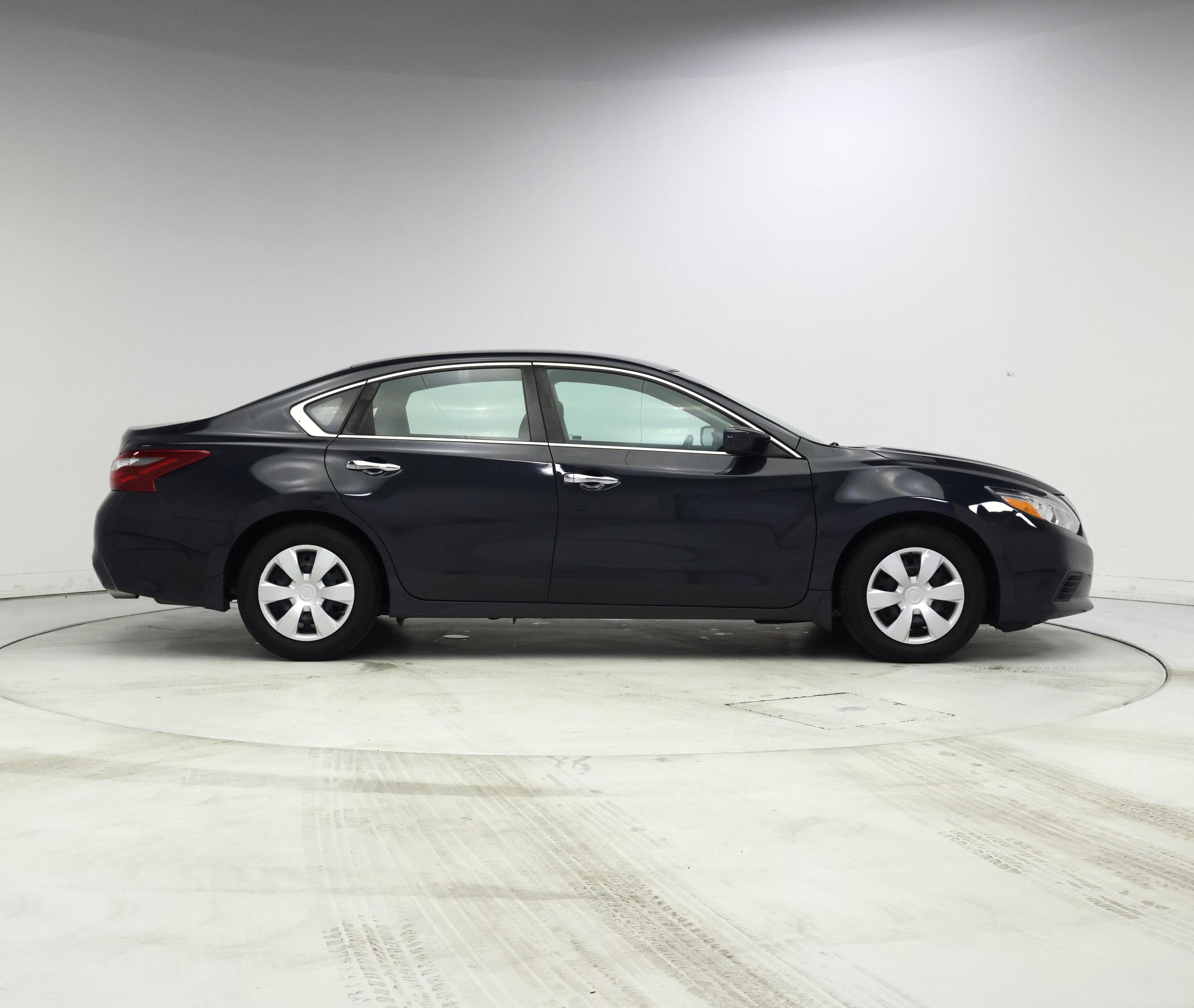 Thumbnail: 2018 Nissan Altima - 7