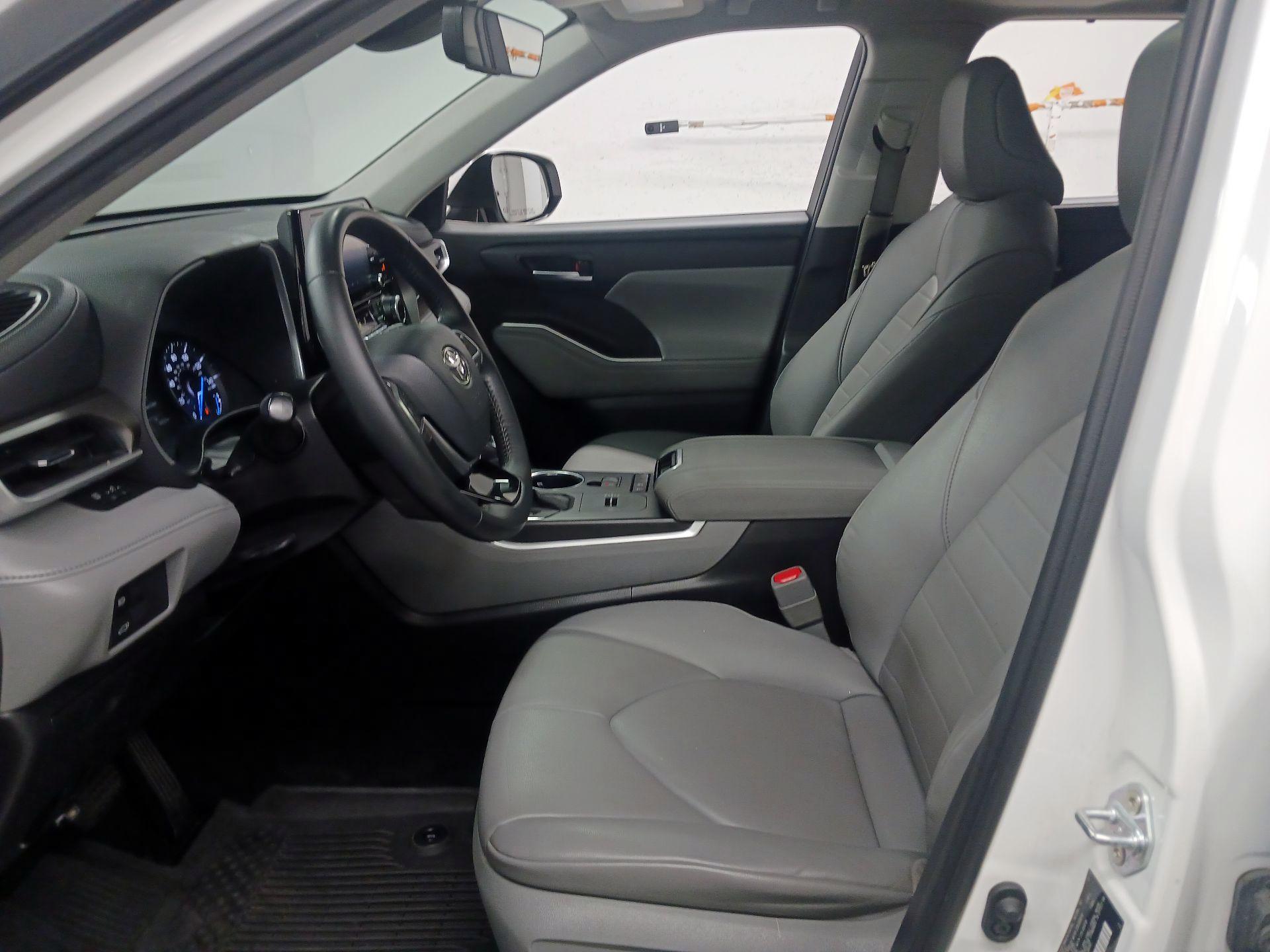 Thumbnail: 2020 Toyota Highlander - 9