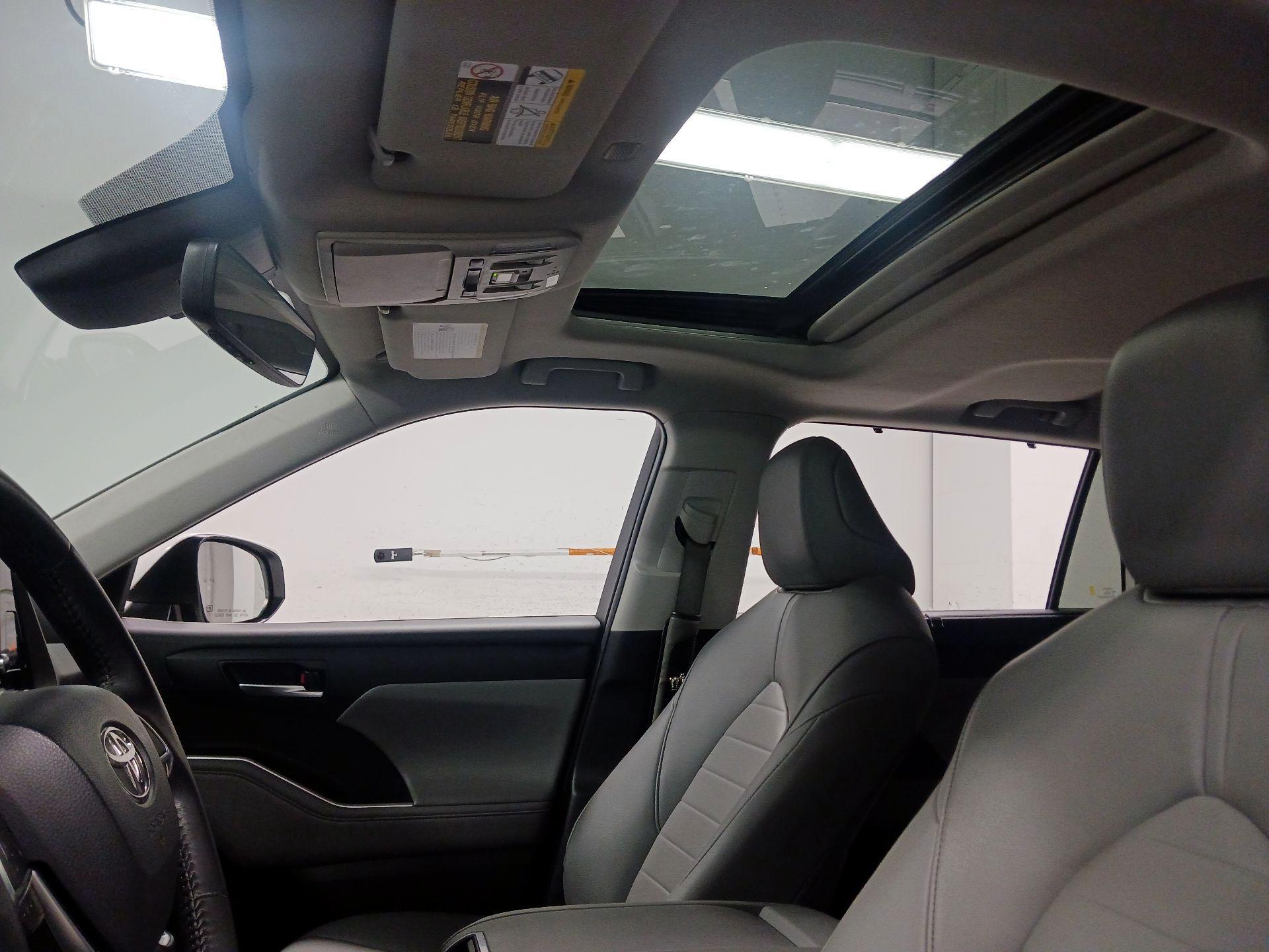 Thumbnail: 2020 Toyota Highlander - 17