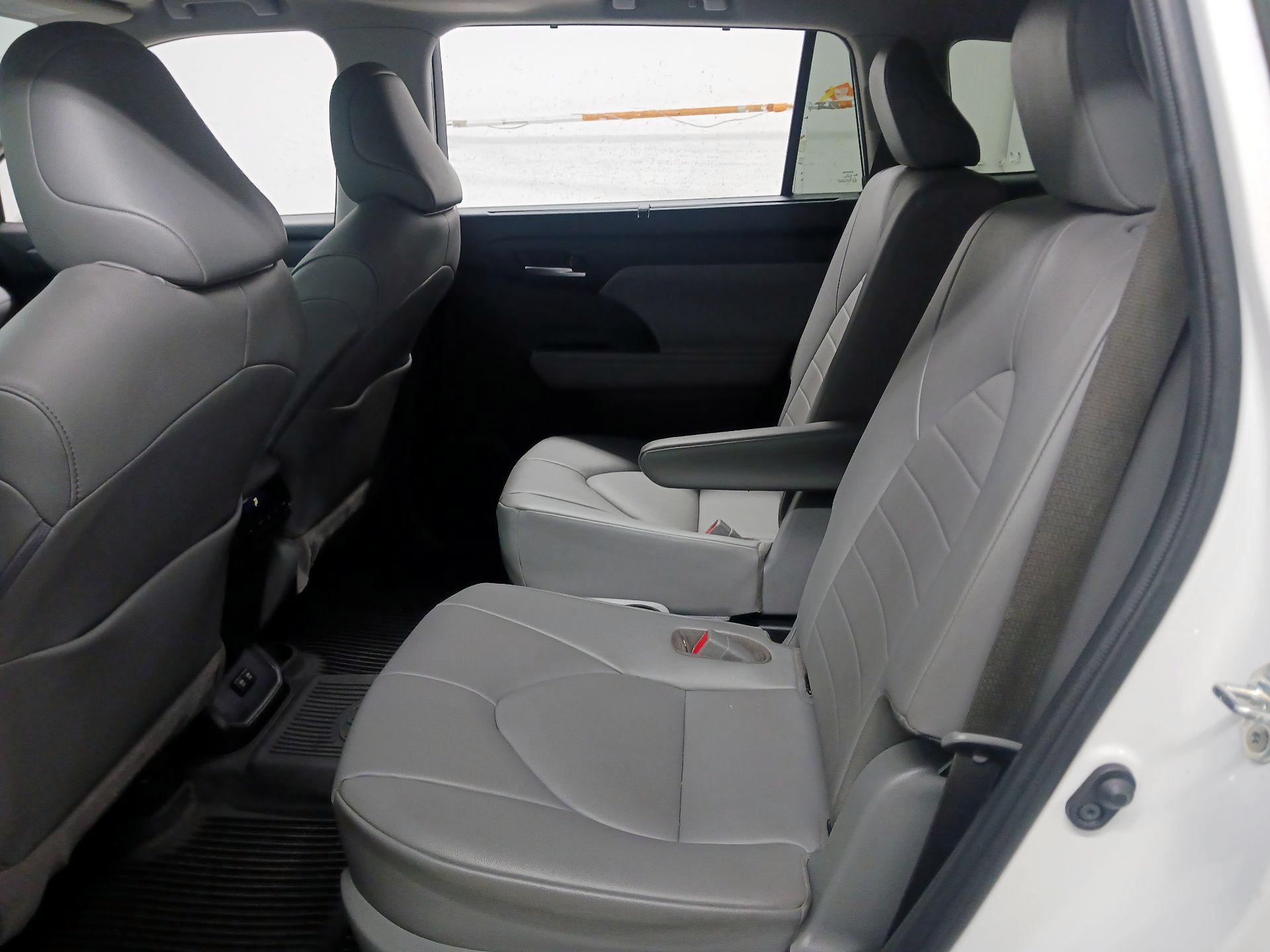 Thumbnail: 2020 Toyota Highlander - 18