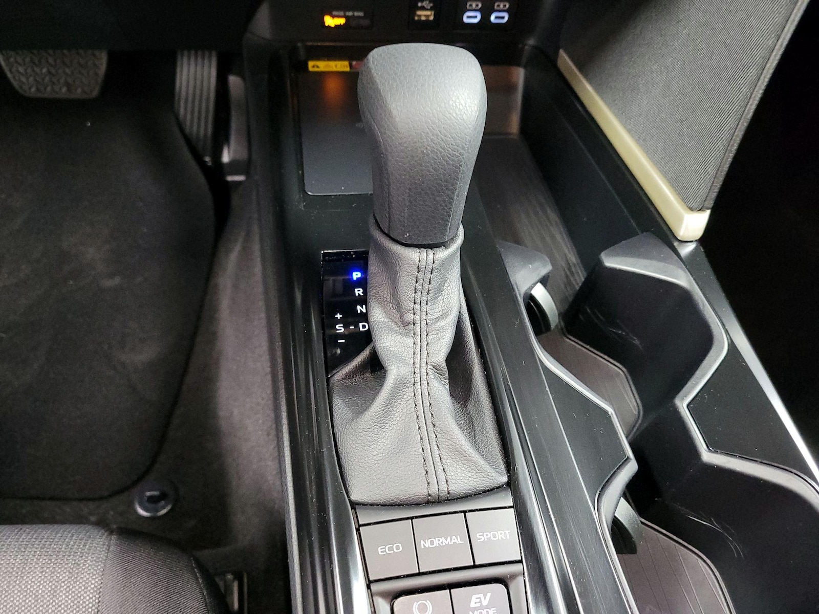 2026 Toyota Camry LE - Photo 16