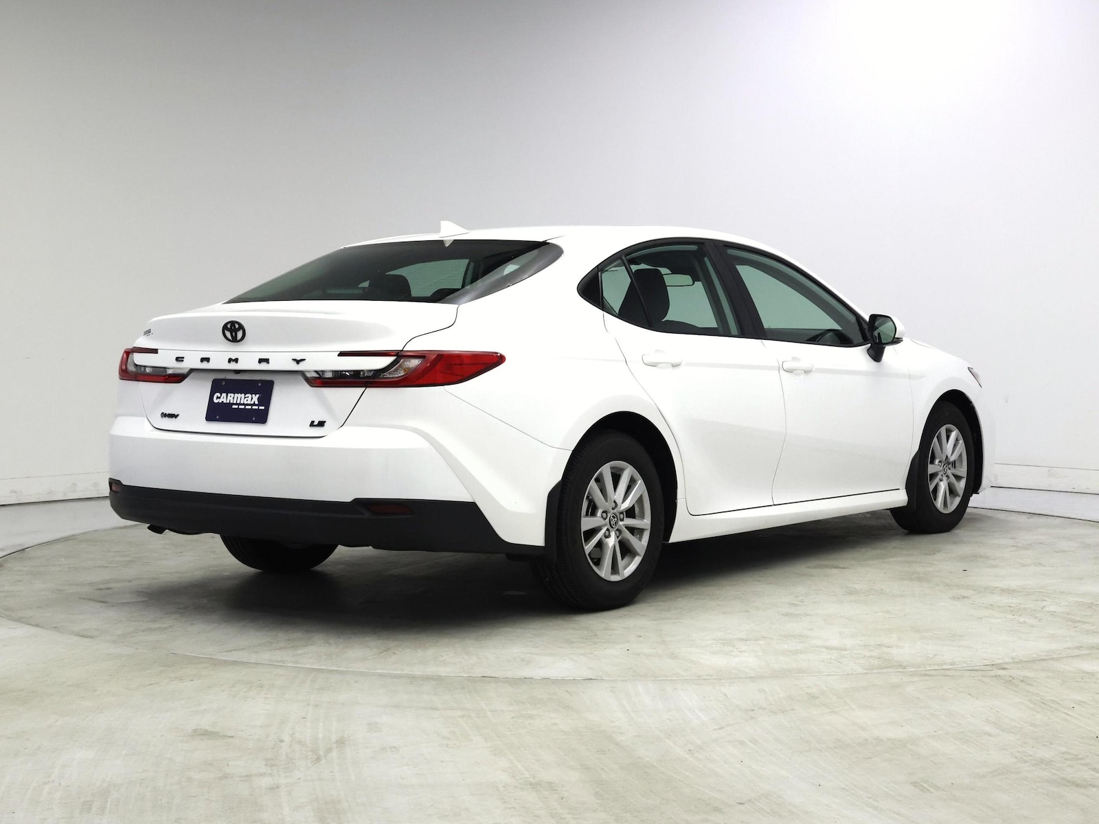 2026 Toyota Camry LE - Photo 9