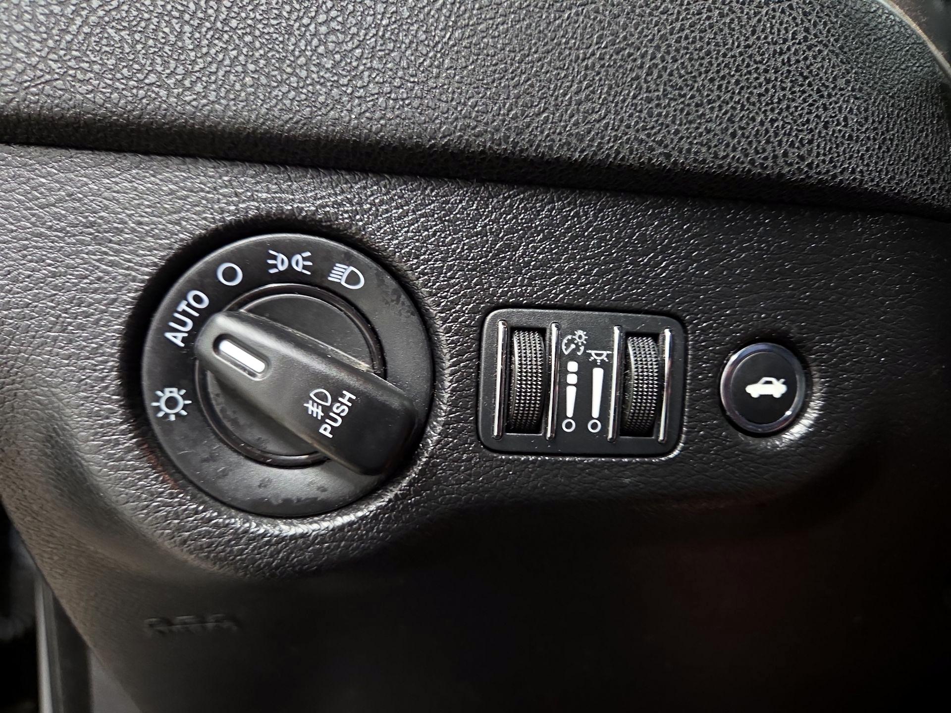 Thumbnail: 2019 Dodge Charger - 13