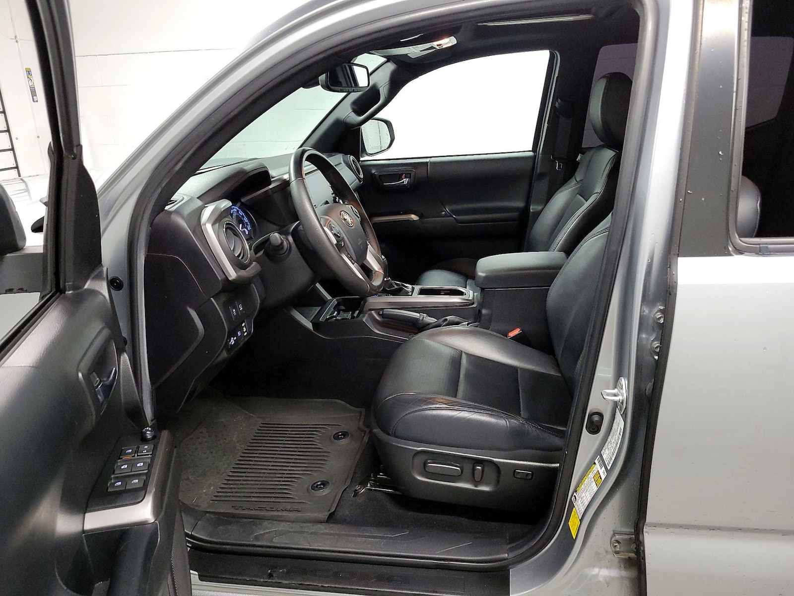 2023 Toyota Tacoma Limited - Photo 12