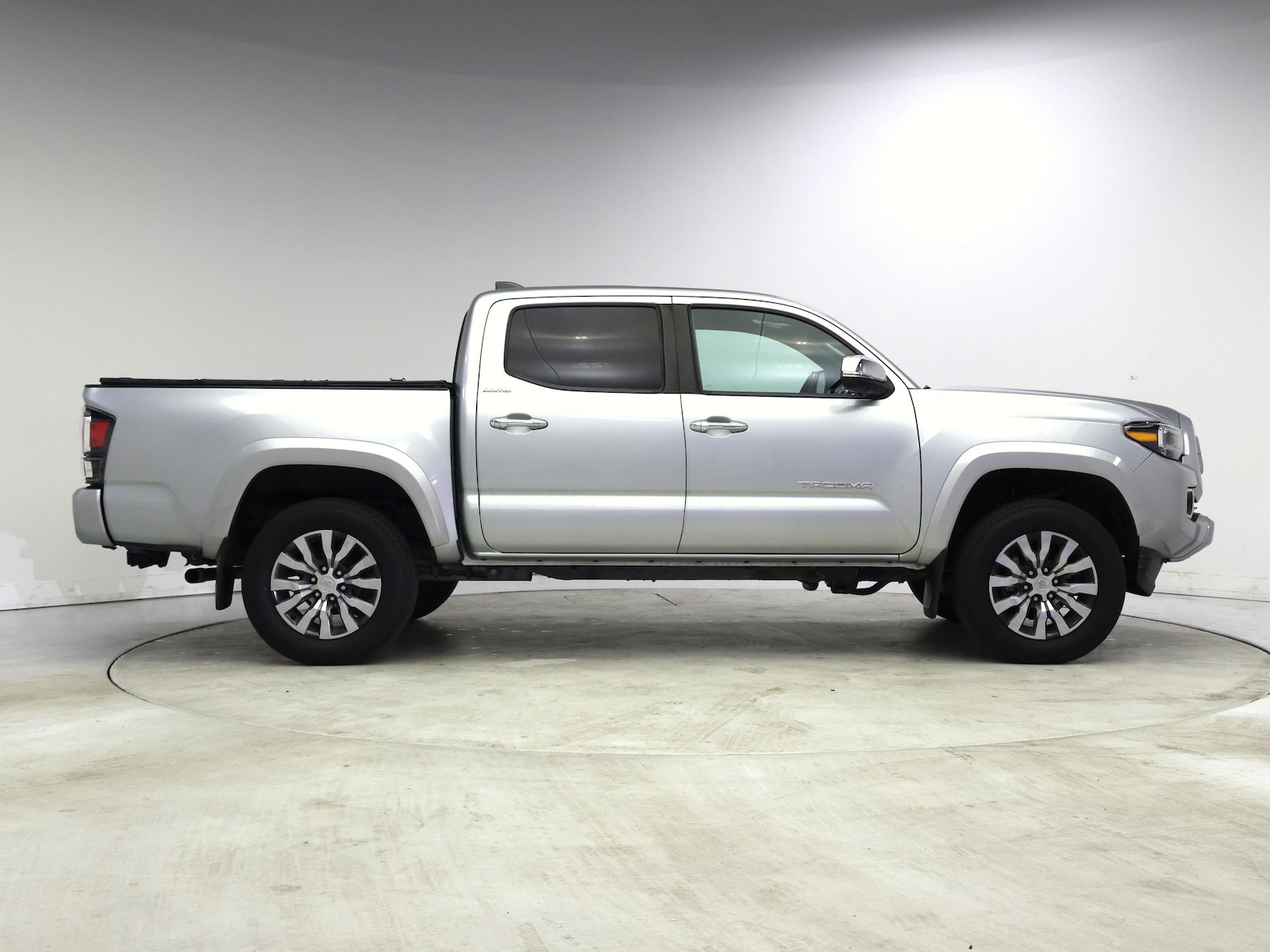 2023 Toyota Tacoma Limited - Photo 8