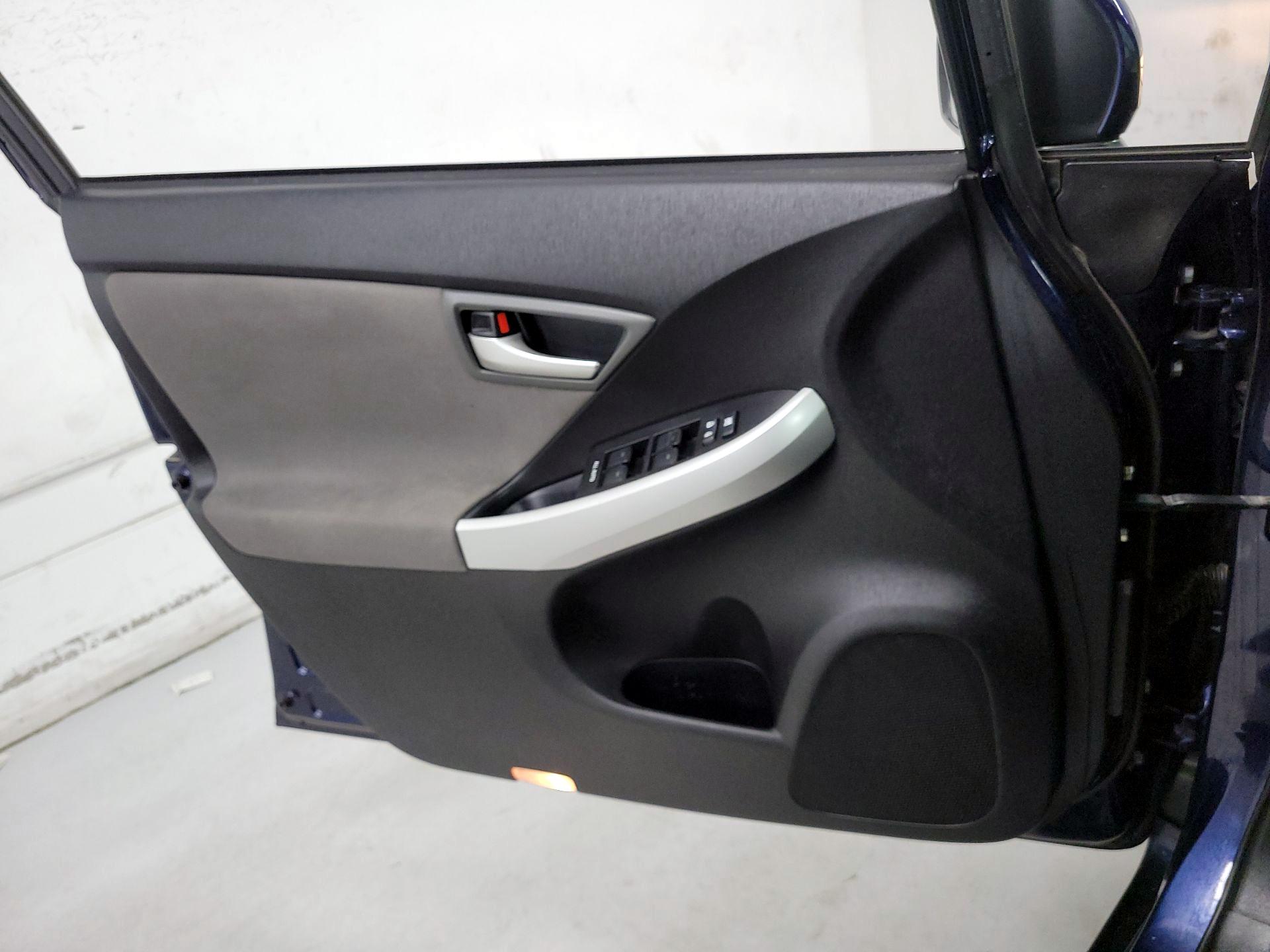 Thumbnail: 2014 Toyota Prius - 10