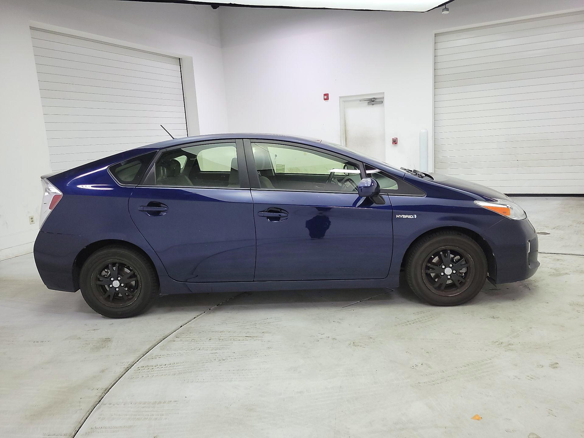 Thumbnail: 2014 Toyota Prius - 4